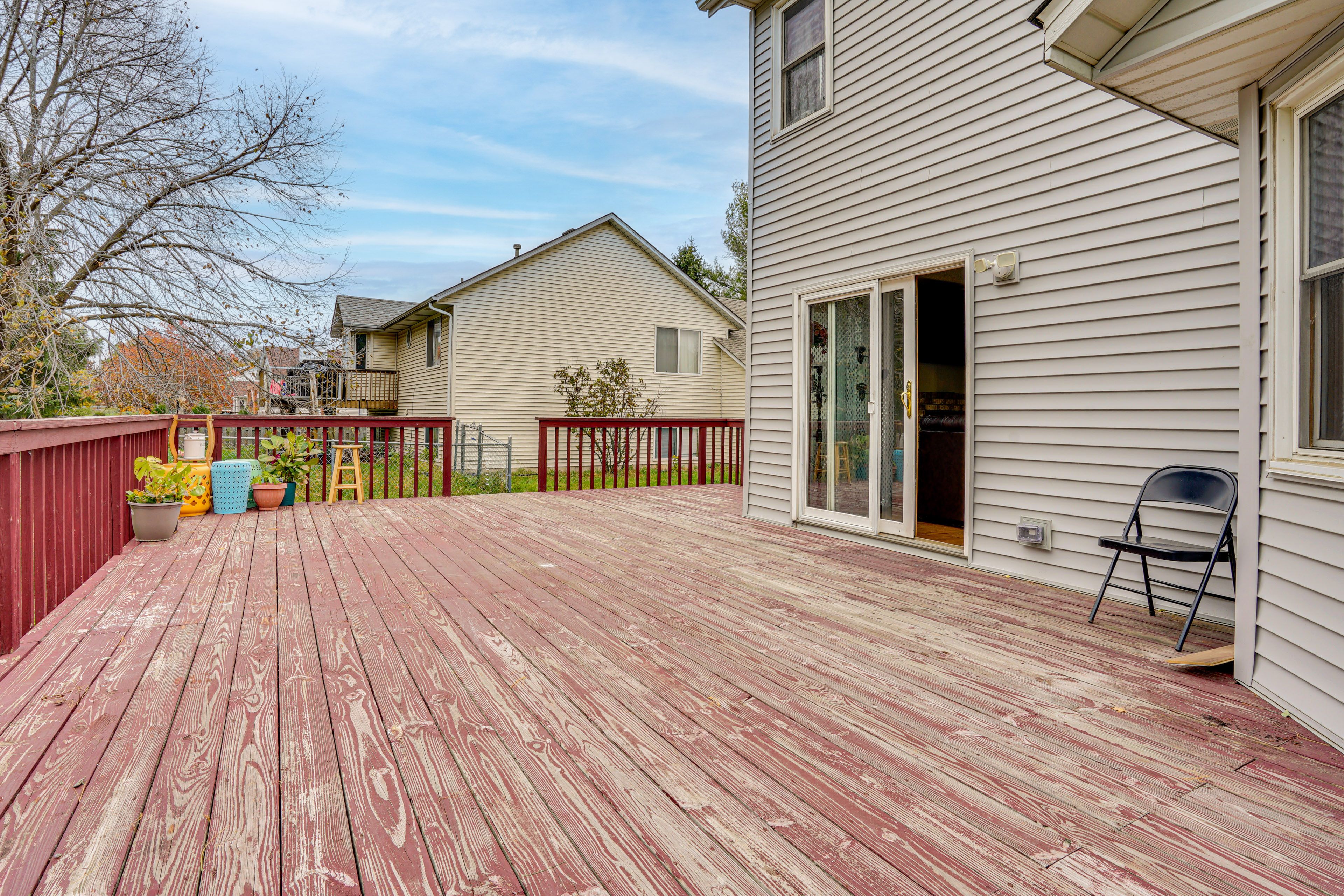 House Exterior | Deck