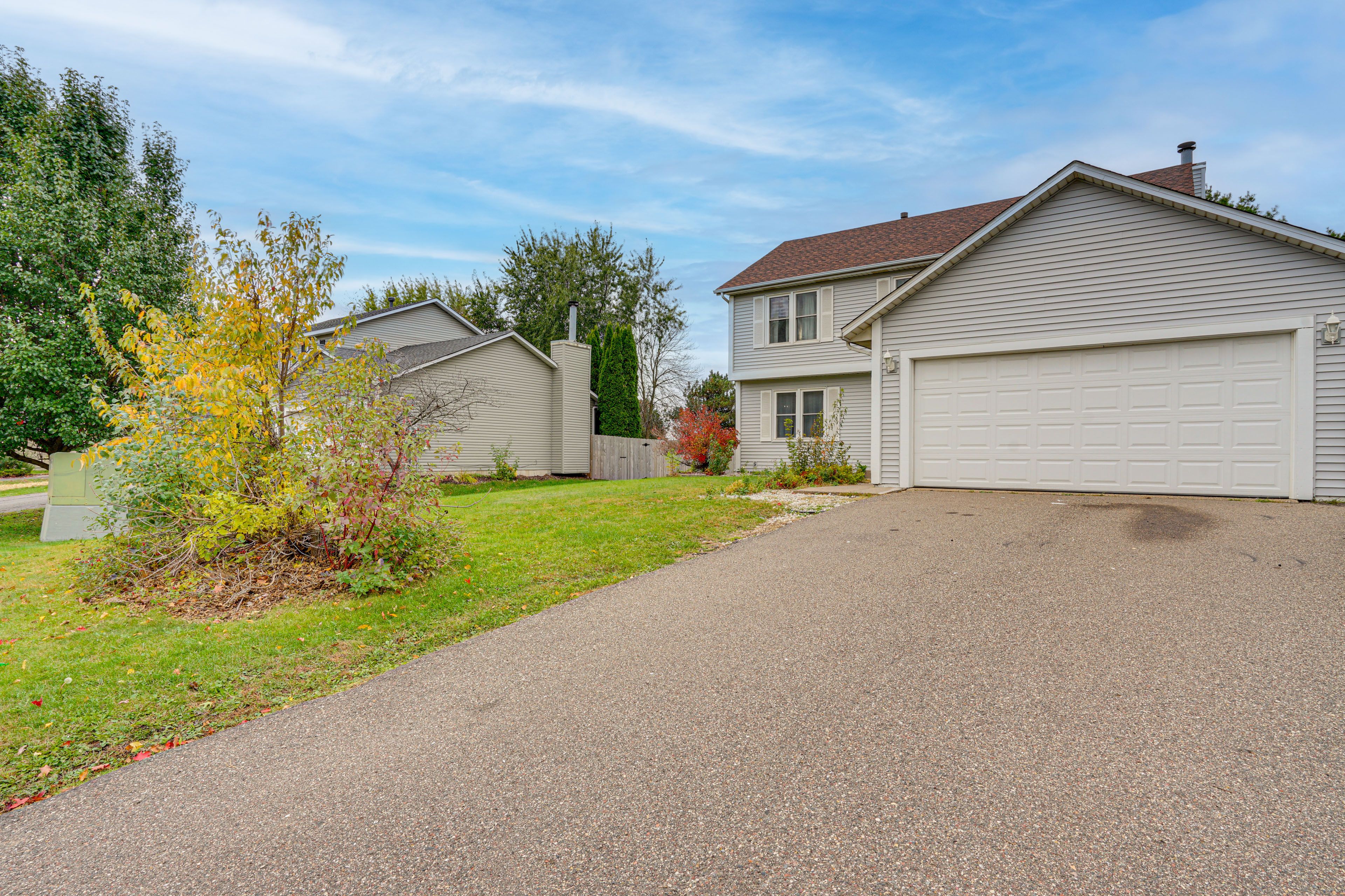 Parking | Driveway (6 Vehicles)
