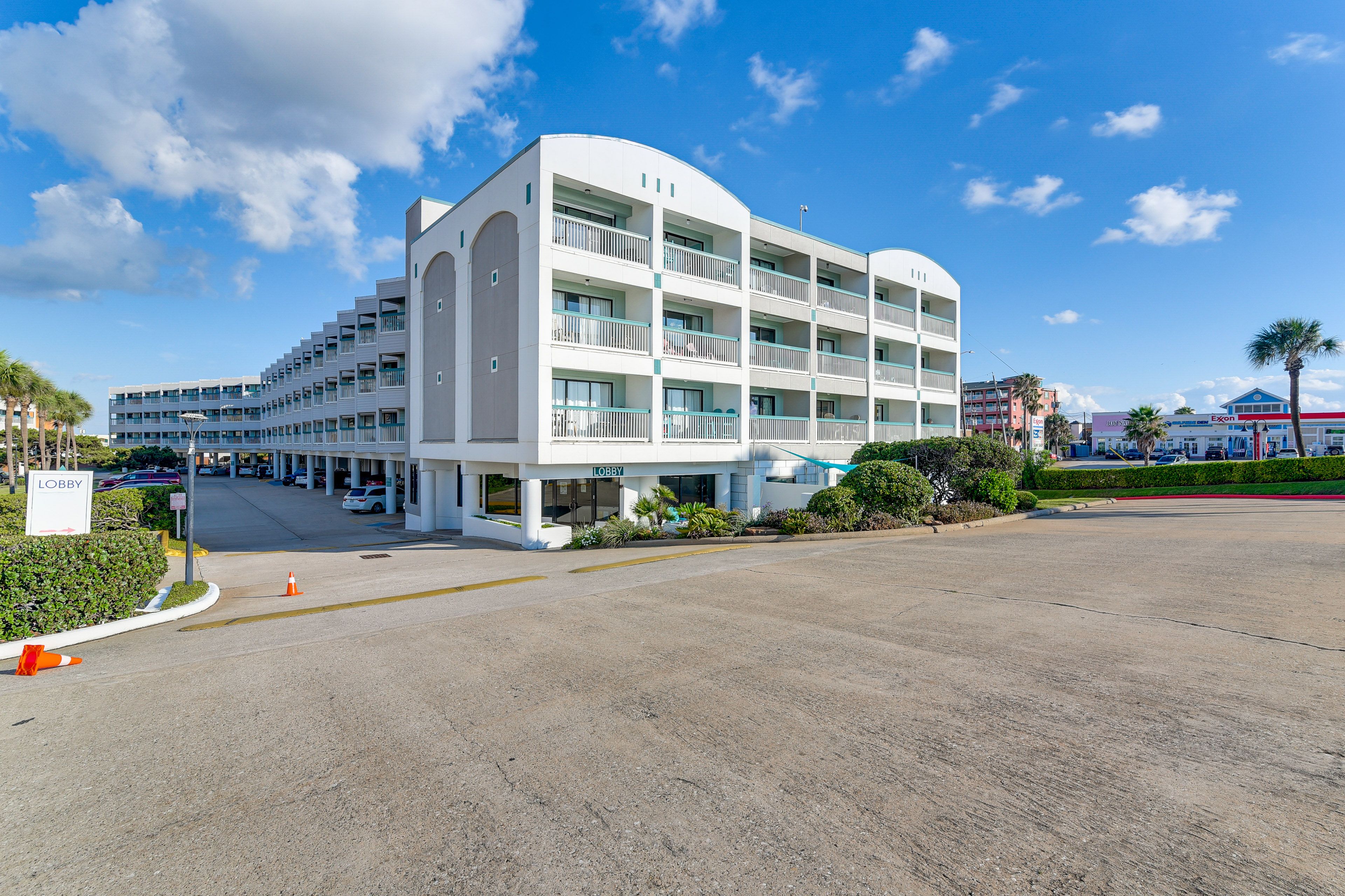 Parking | Community Lot ($25/Vehicle Fee, First-Come, First-Served)