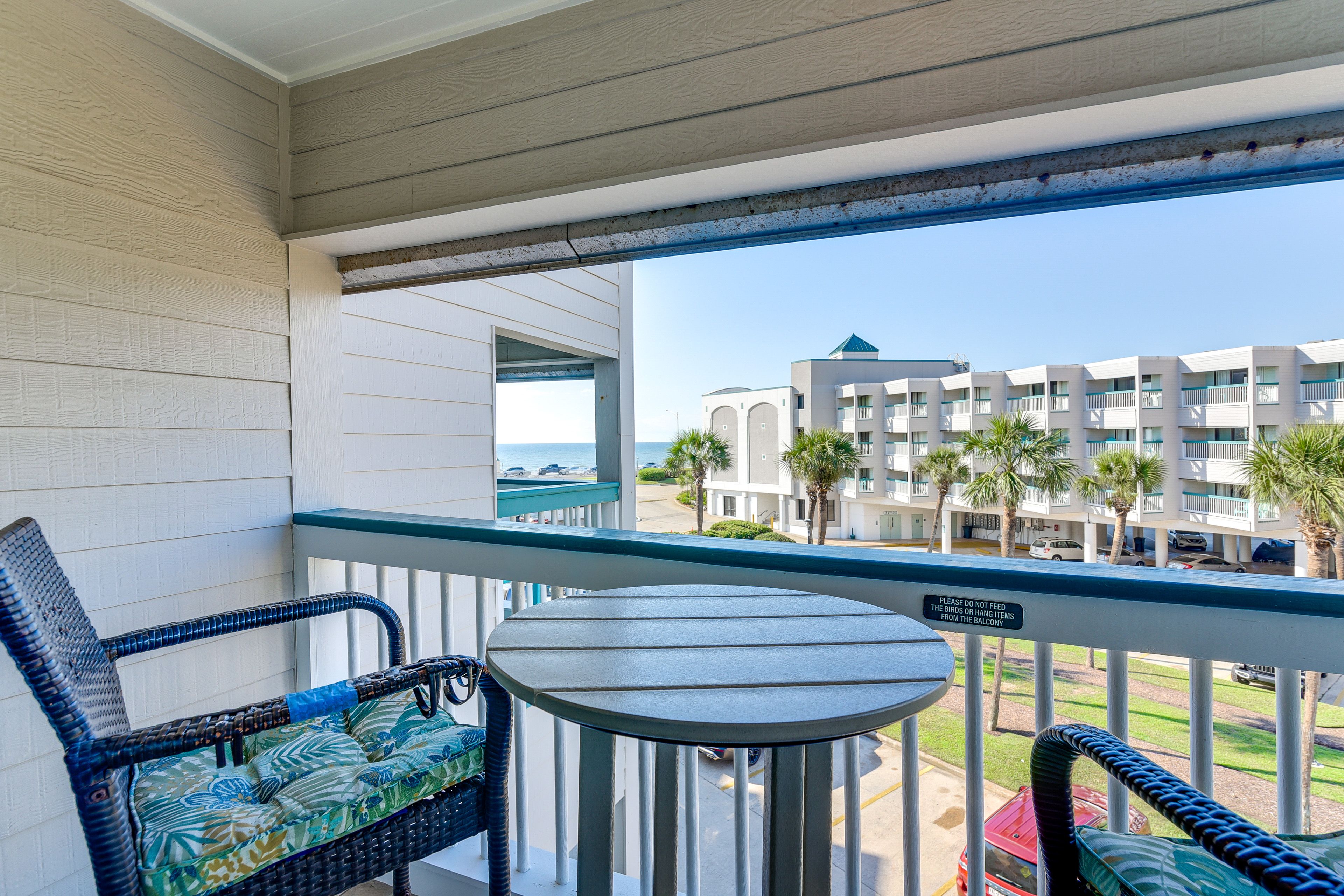Private Balcony | 2nd-Floor Unit | 5 Mi to the Strand