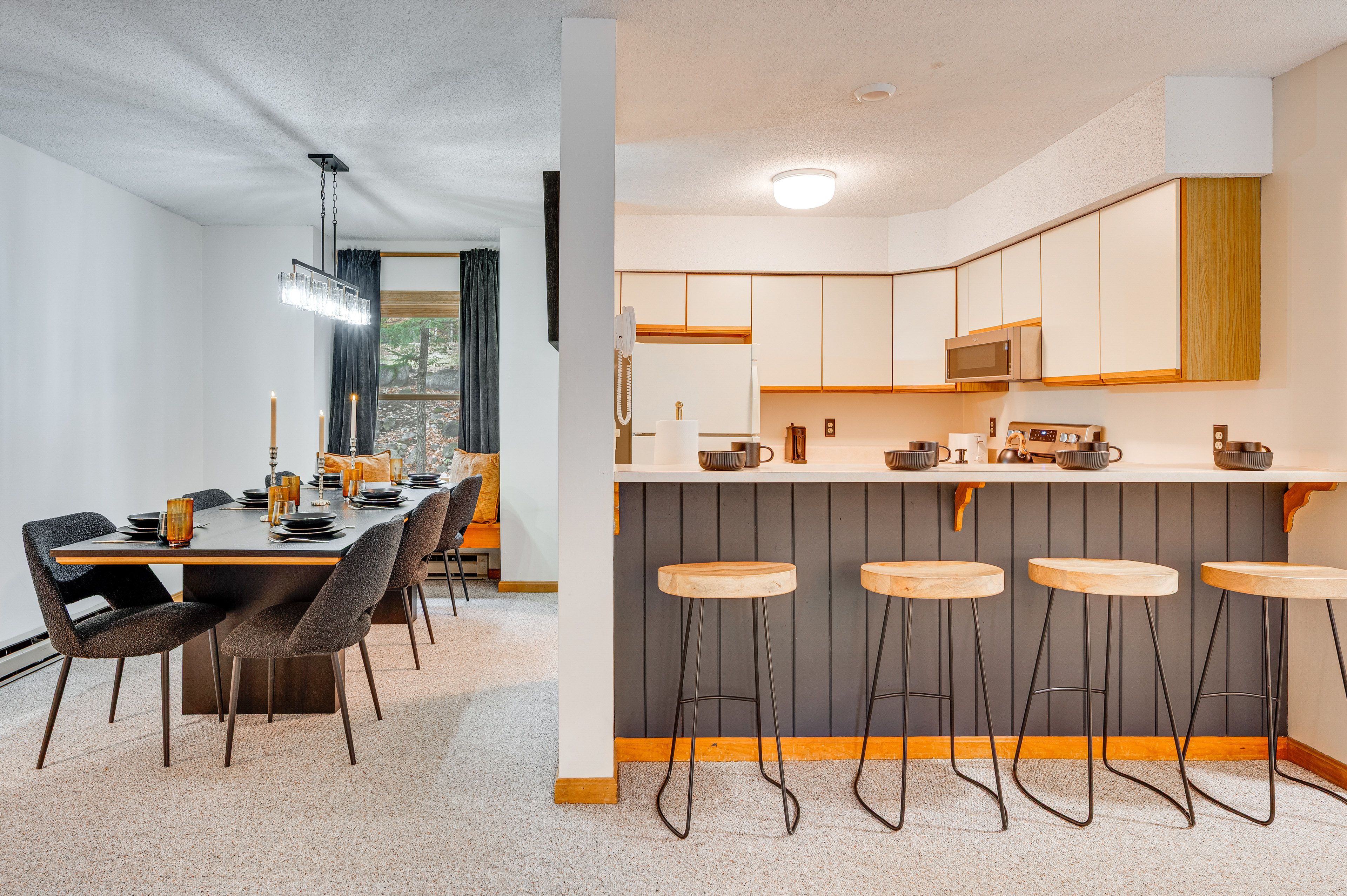 Dining Table | Breakfast Bar | Dishware/Flatware