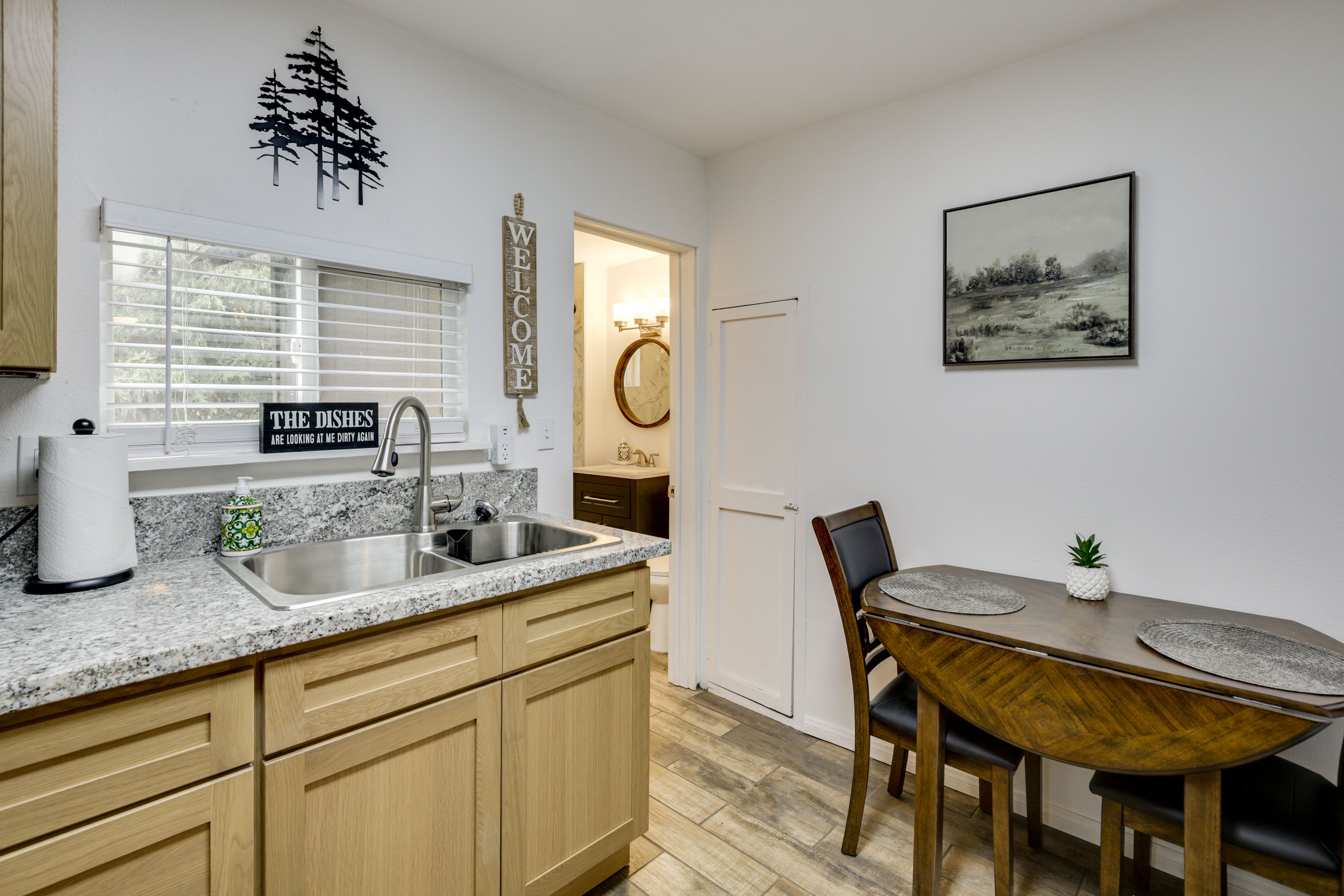 Dining Area | Dishware/Flatware Provided