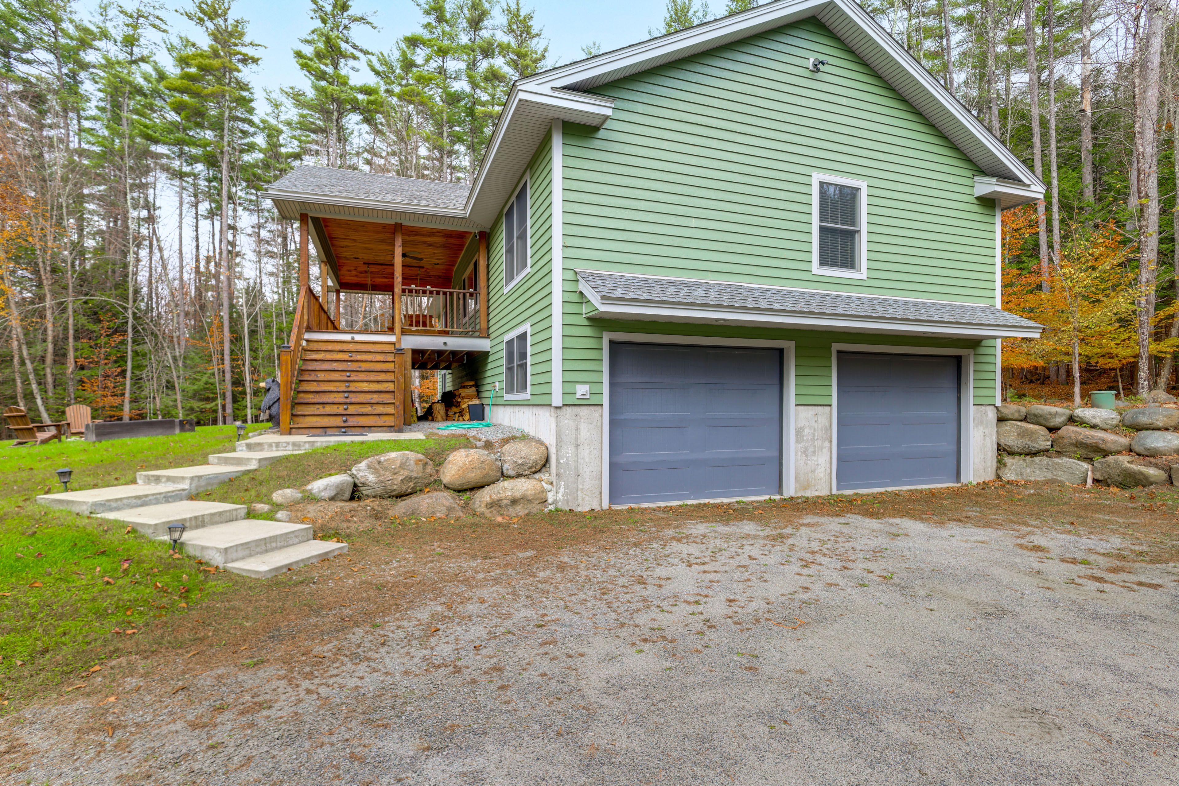 Exterior | Driveway (5 Vehicles)