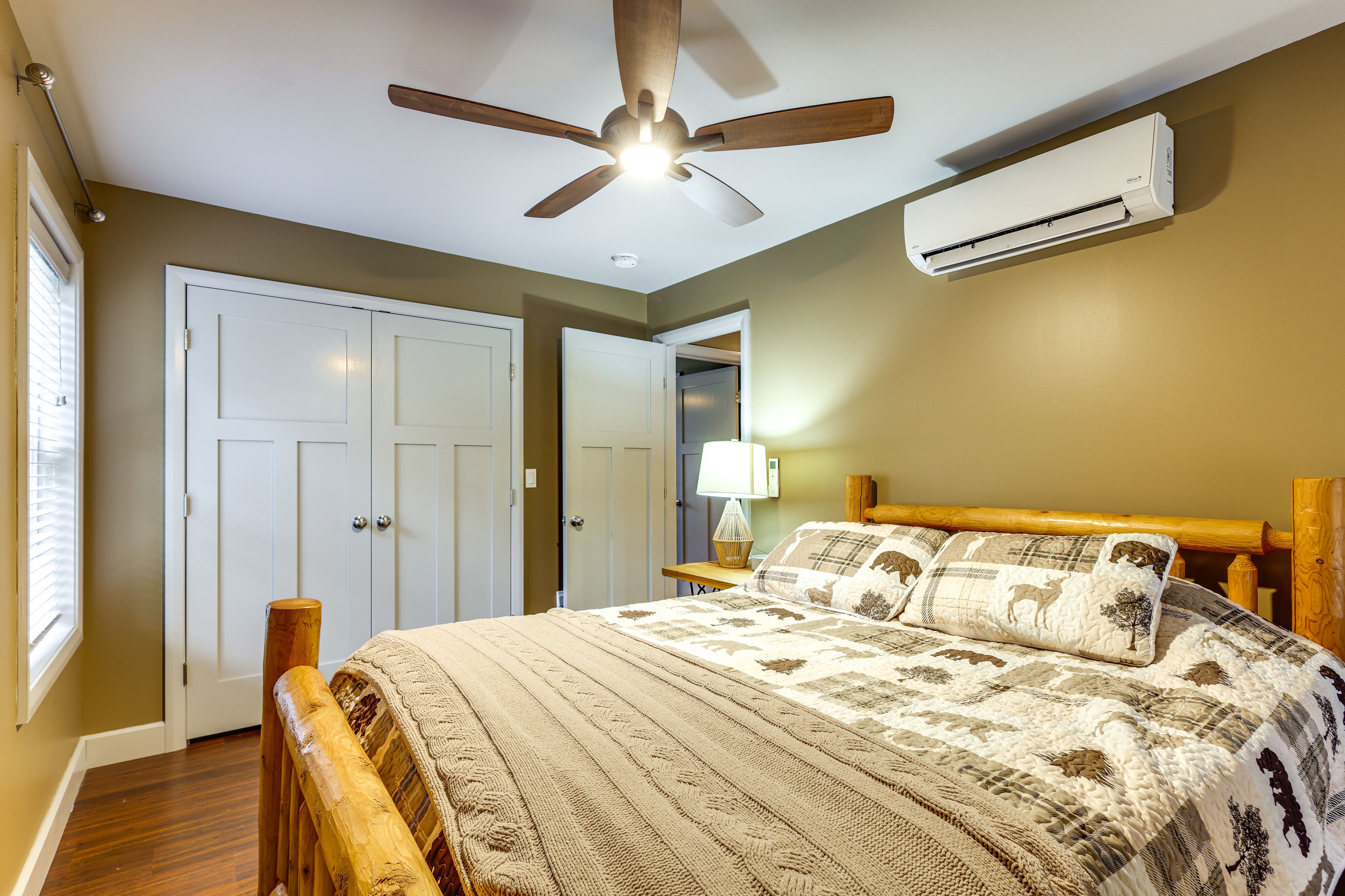 Bedroom 2 | Queen Bed | Main Floor