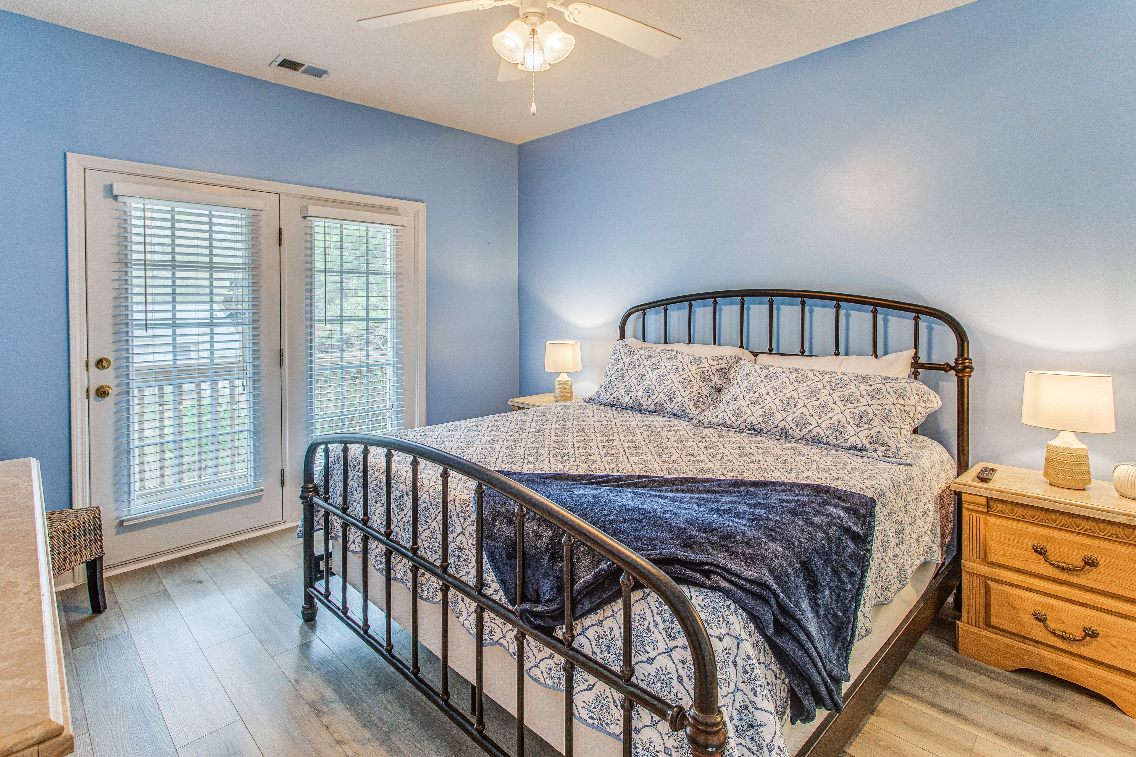 Bedroom 1 | King Bed