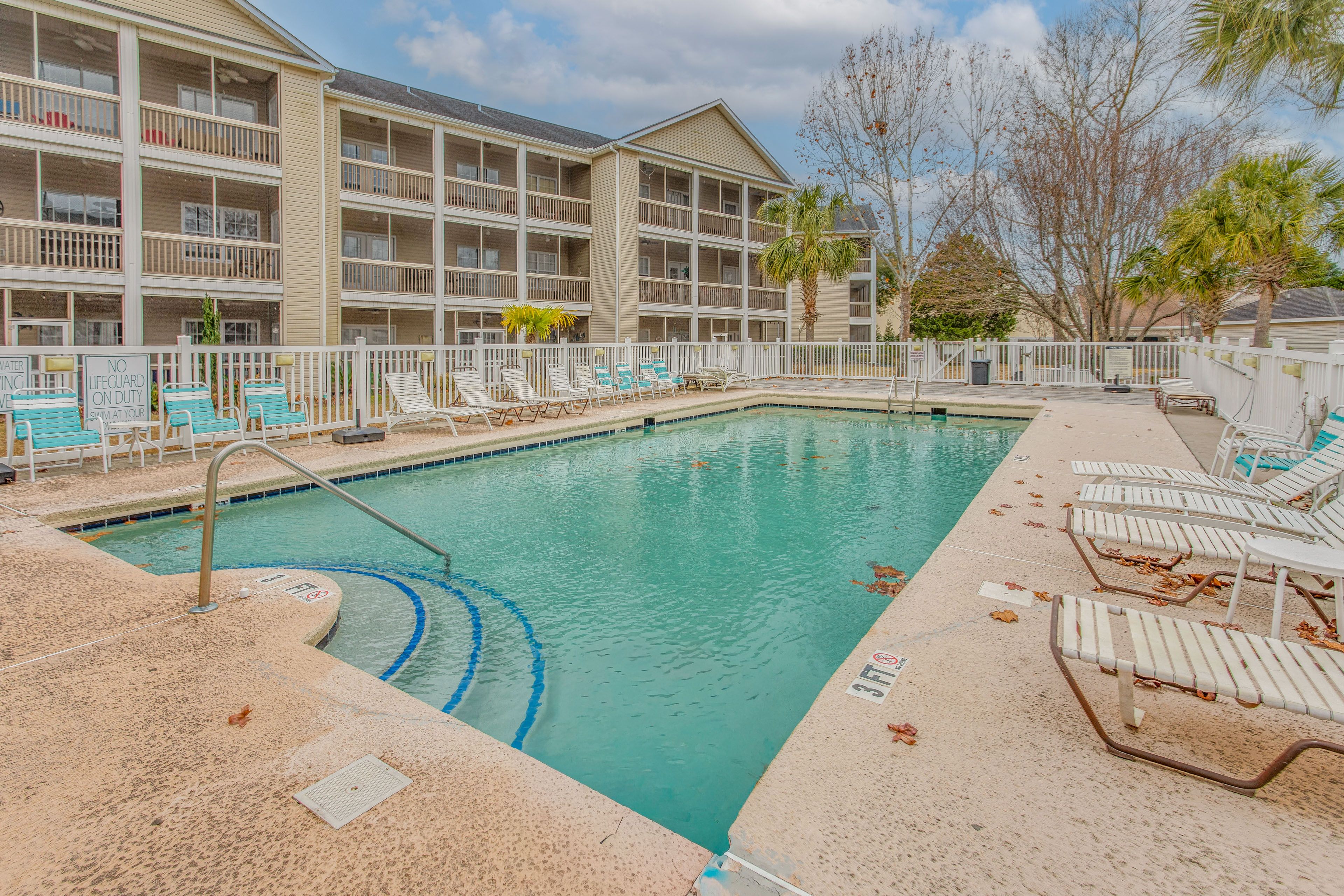 Seven Oaks Condos | Community Pool