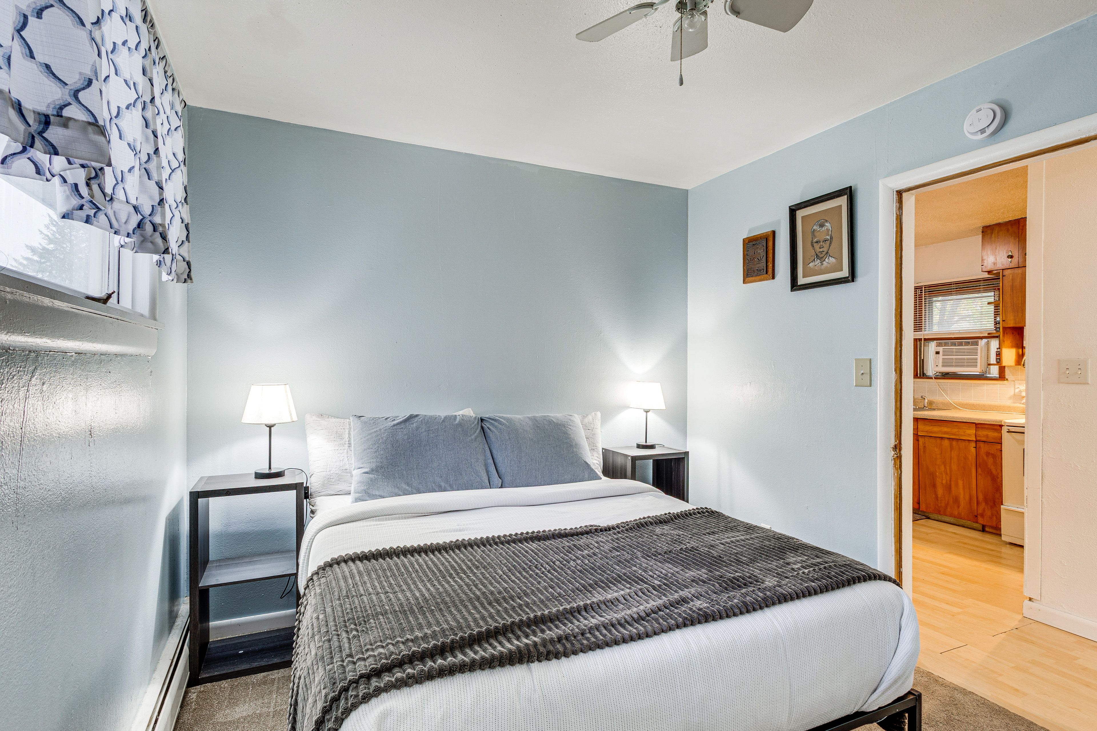 Bedroom 1 | Queen Bed