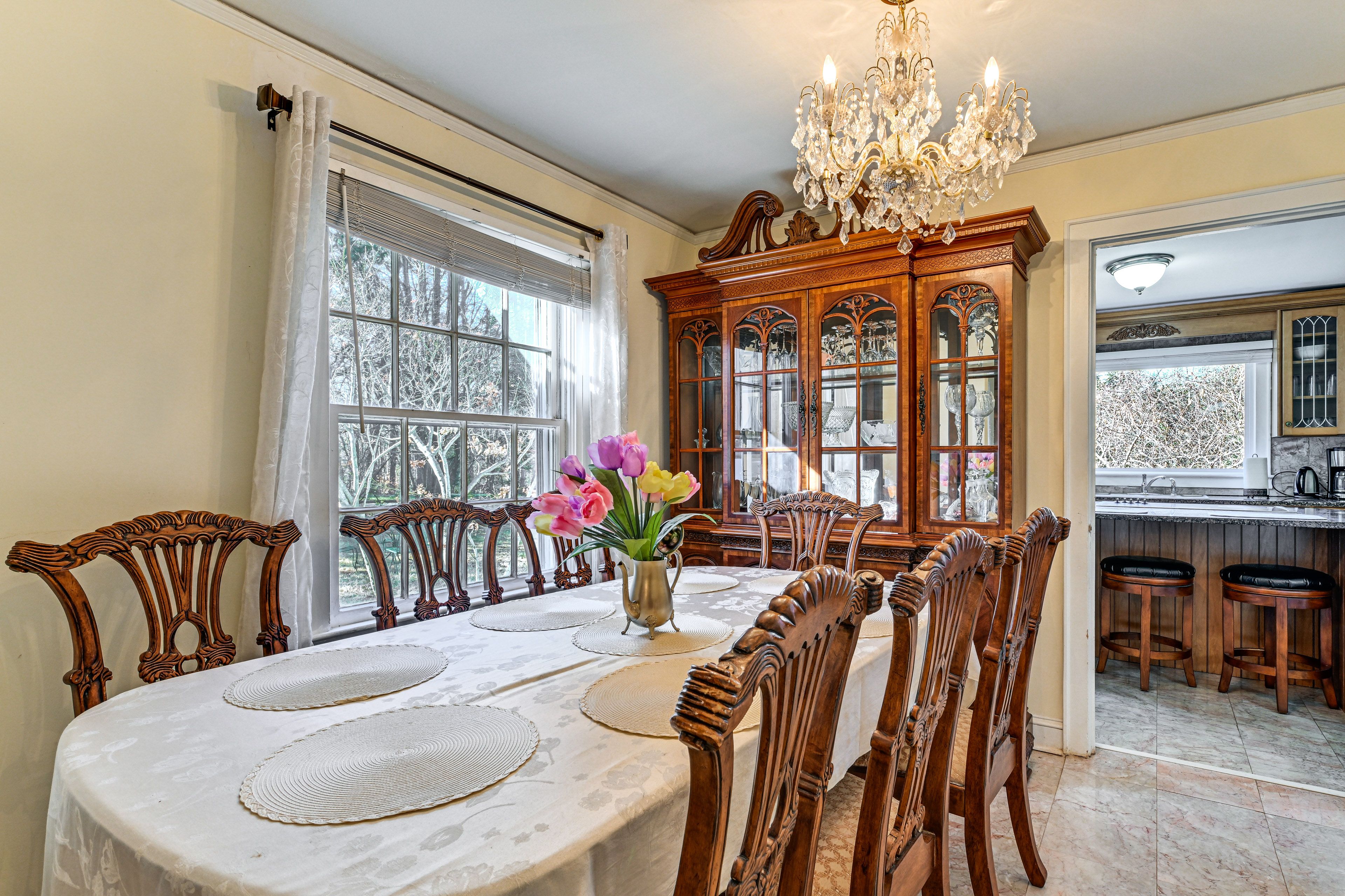 Dining Area | Dining Table