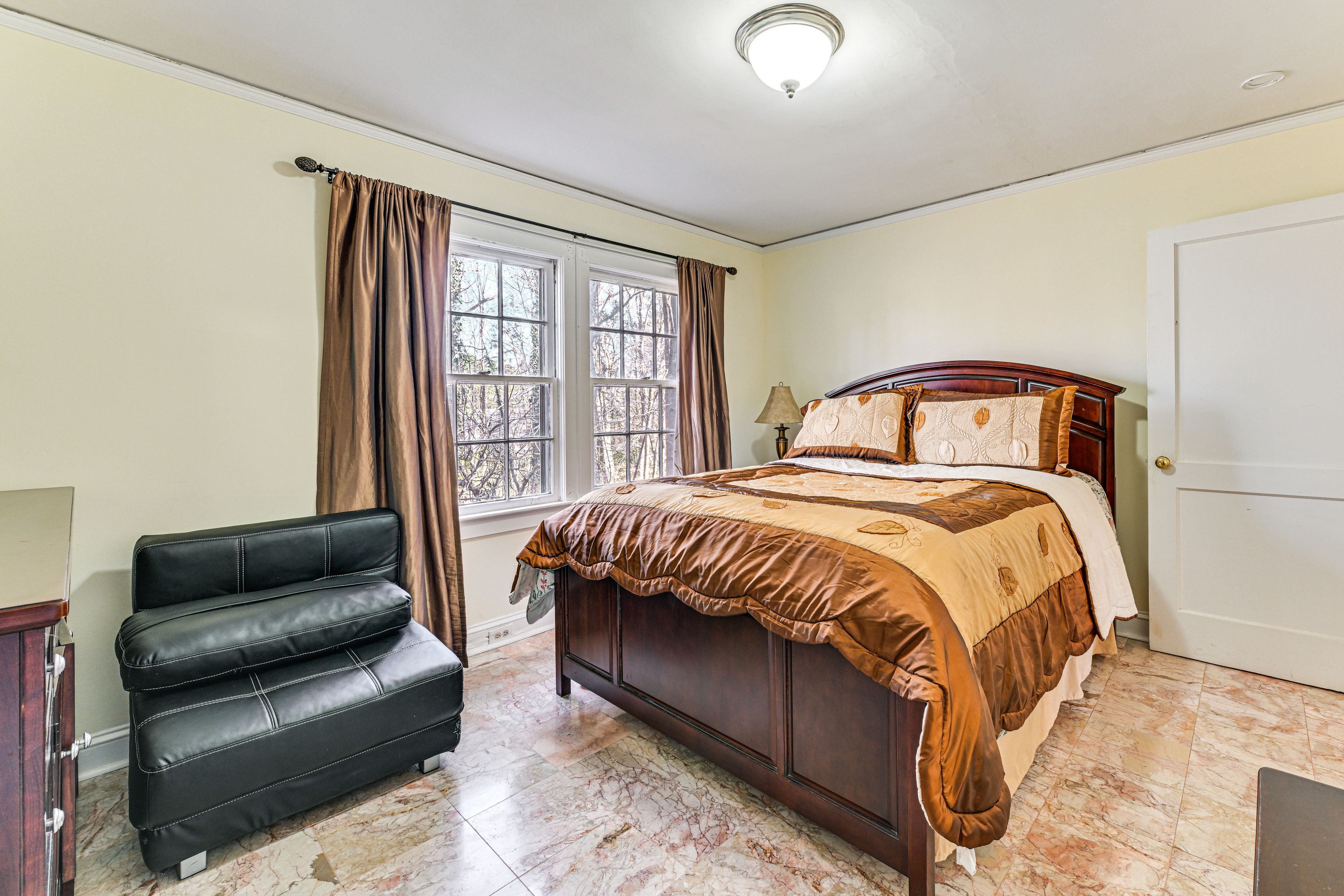 Bedroom 1 | King Bed | Linens Provided