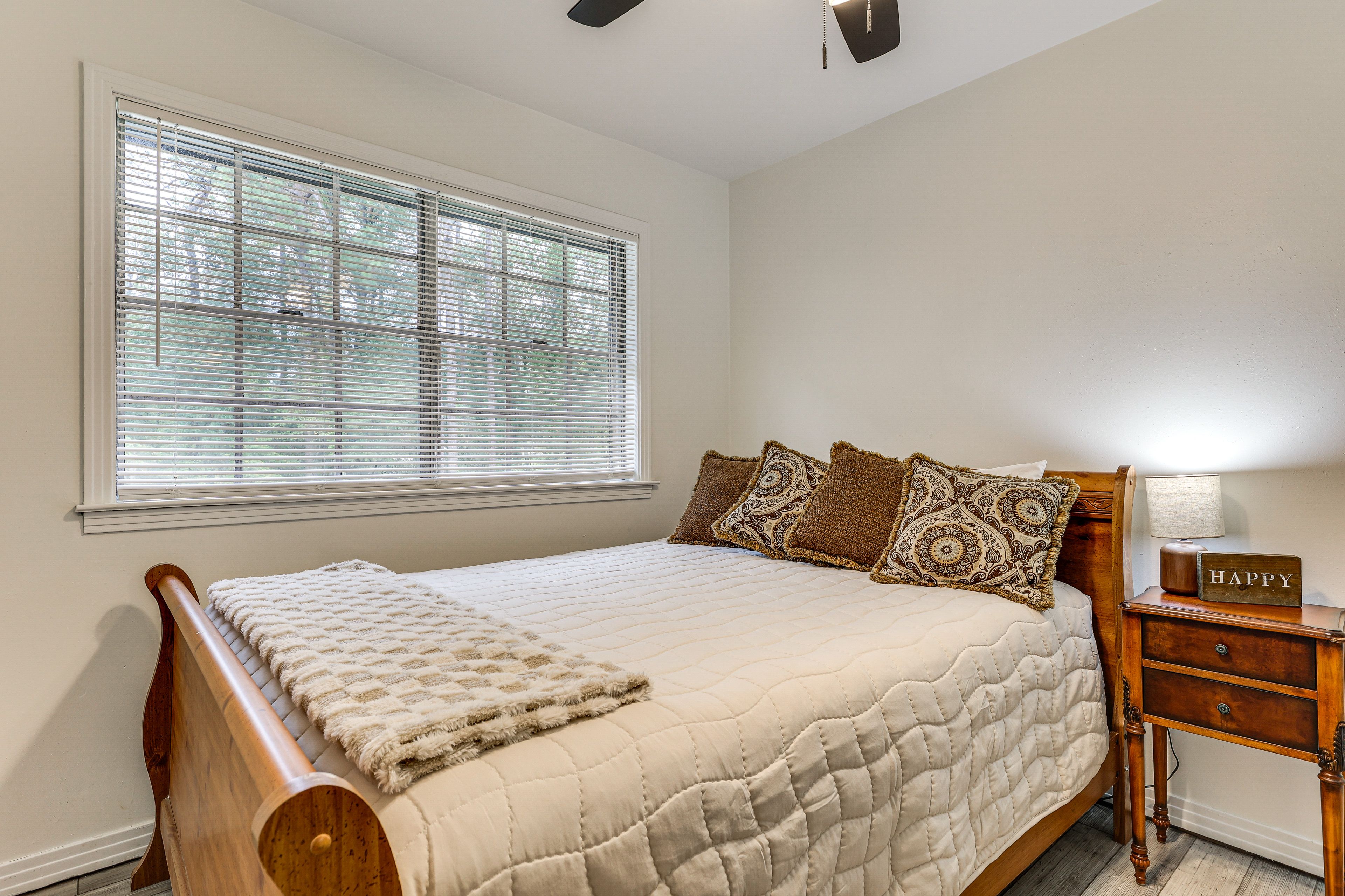 Bedroom 2 | Queen Bed