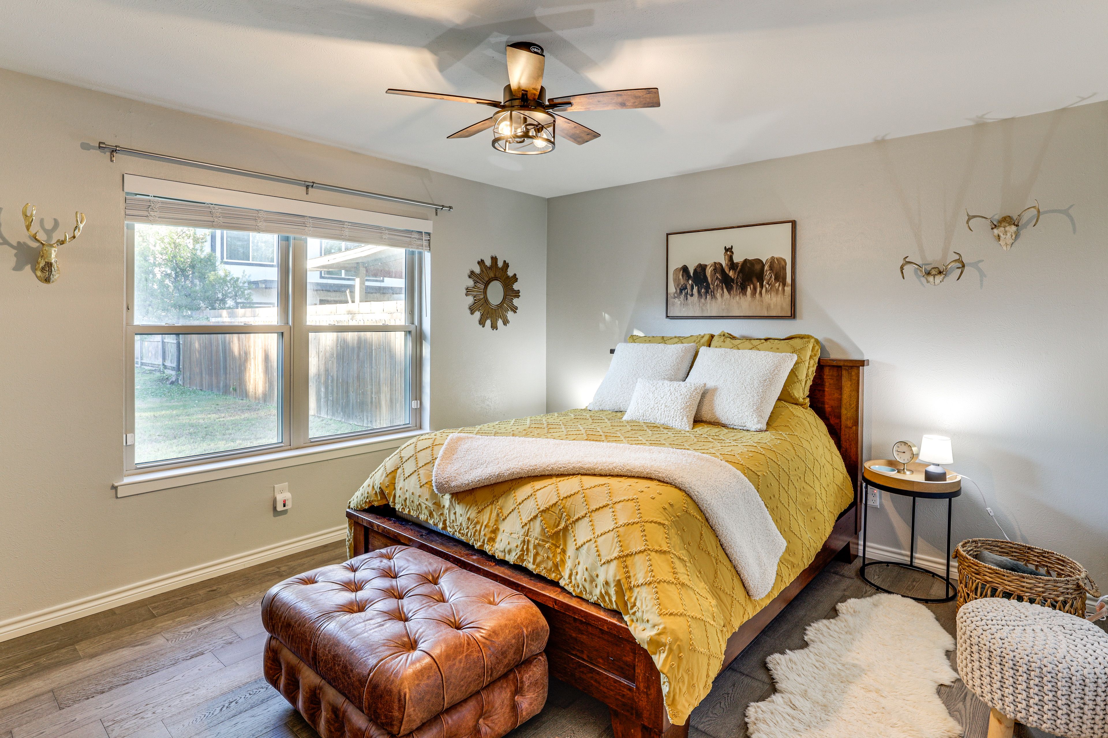 Bedroom 1 | Queen Bed