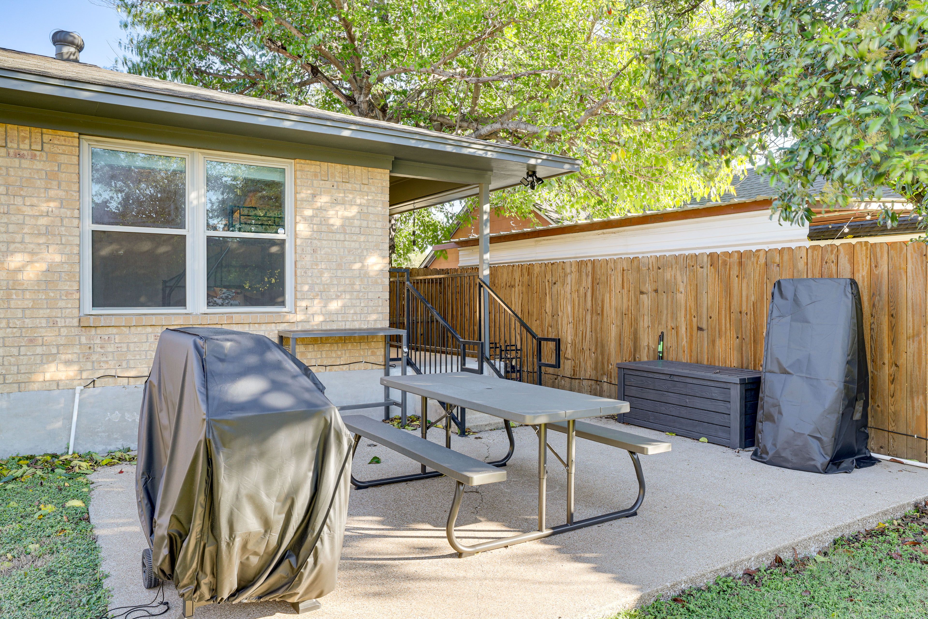 Furnished Patio | Gas Grill