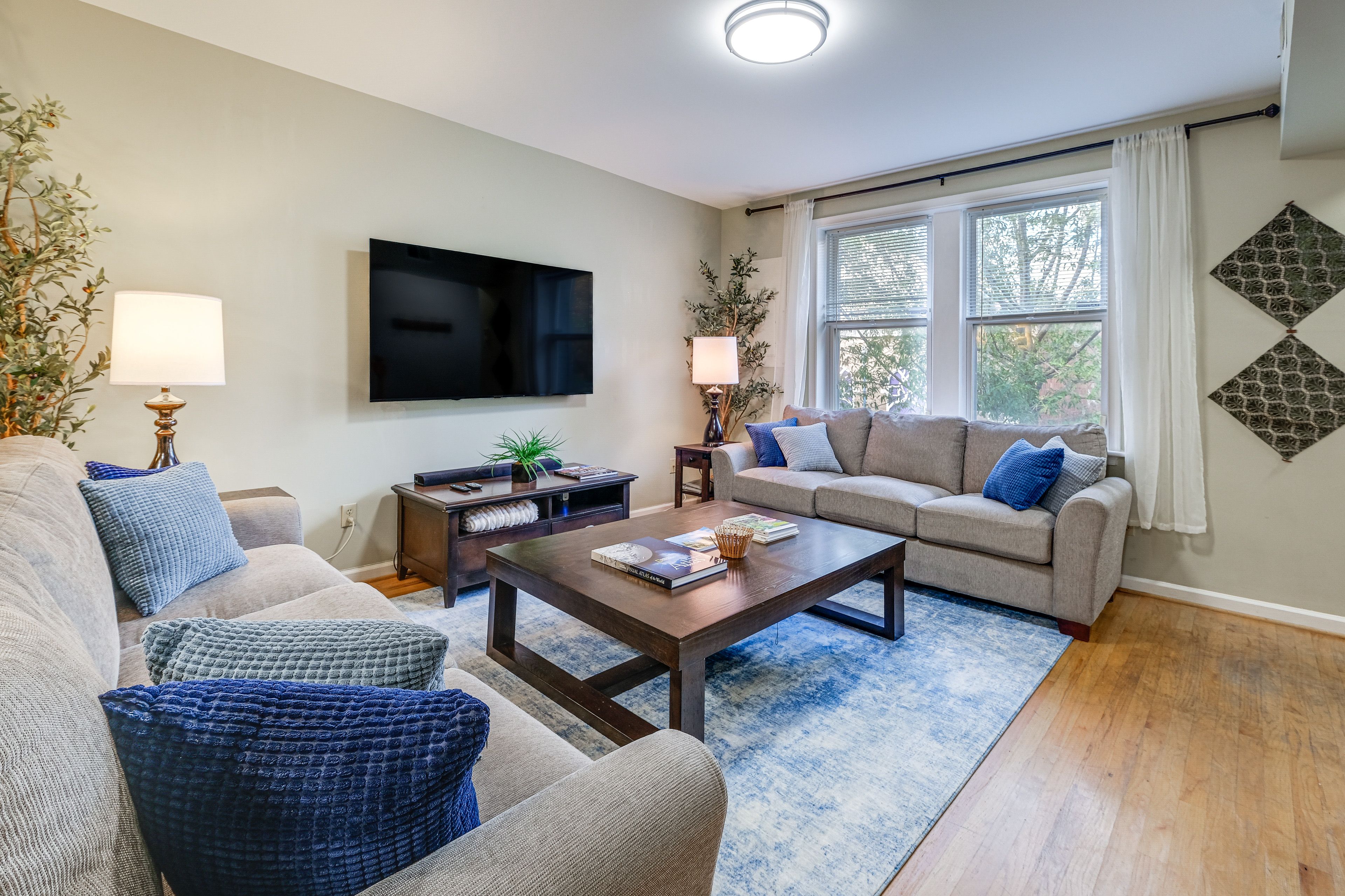 Living Room | Free WiFi | Smart TV | Central A/C | 1st Floor