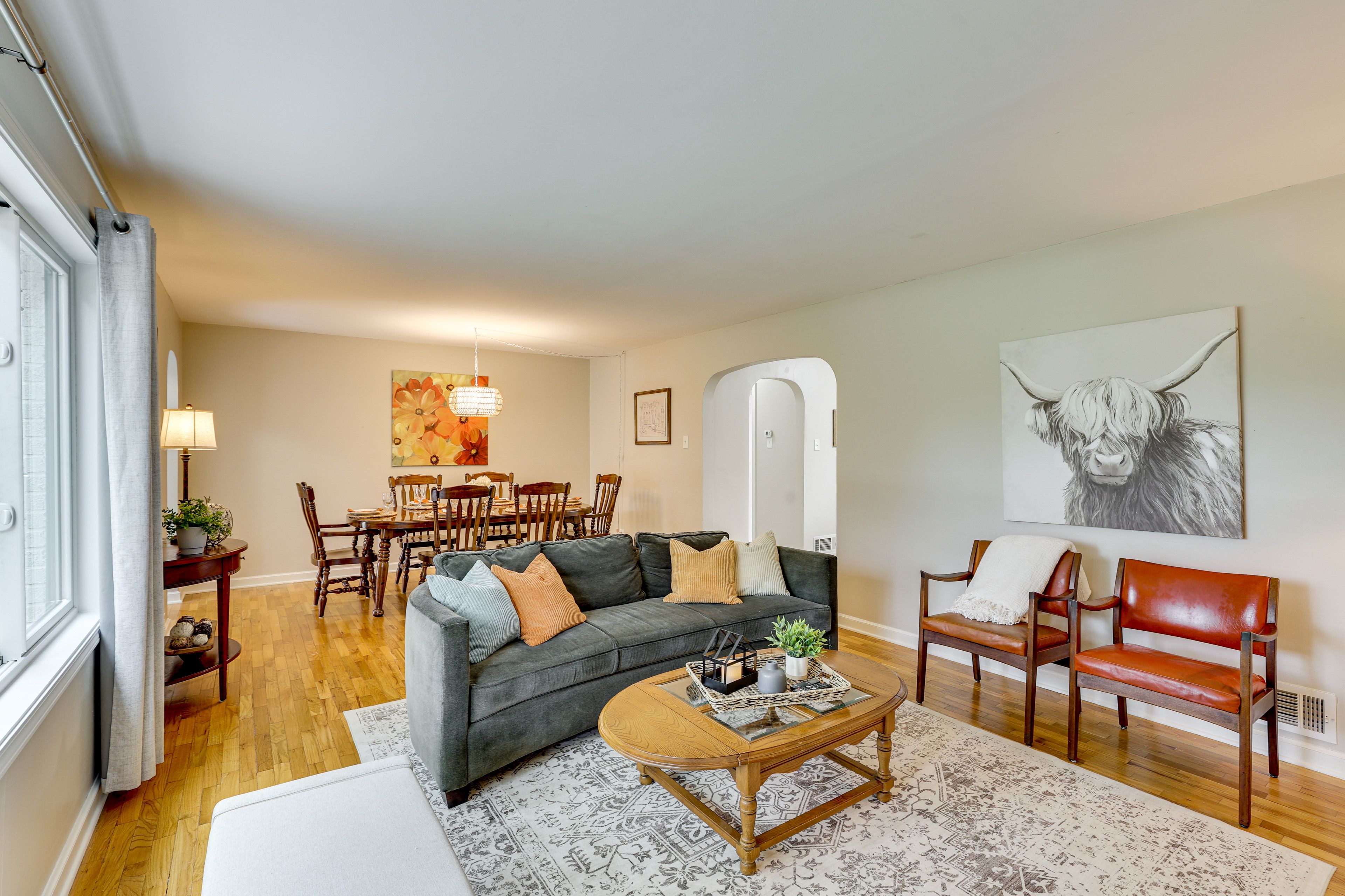 Living Room | Smart TV | Free WiFi | Main Level