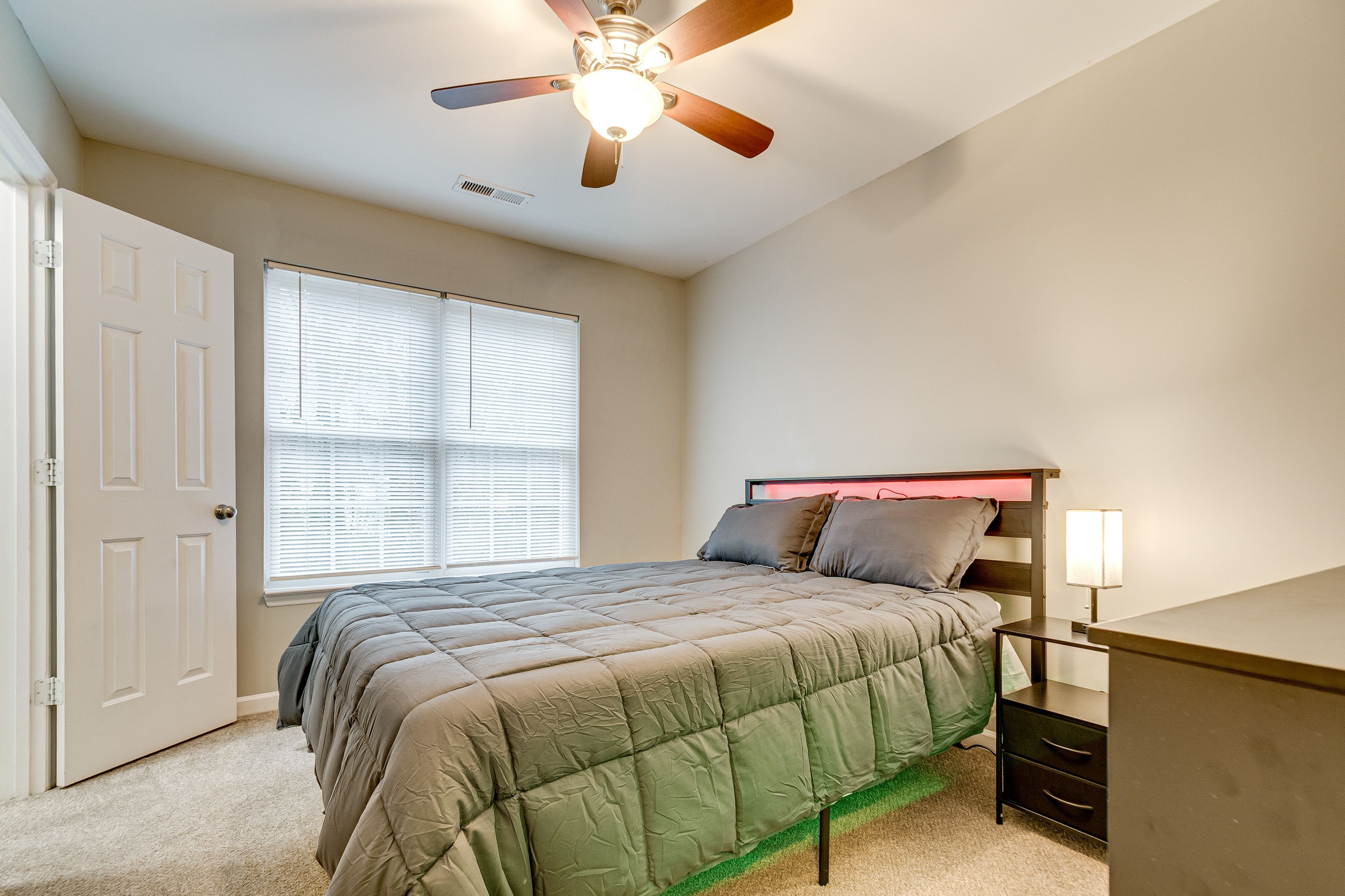 Bedroom 2 | 2nd Floor | Queen Bed