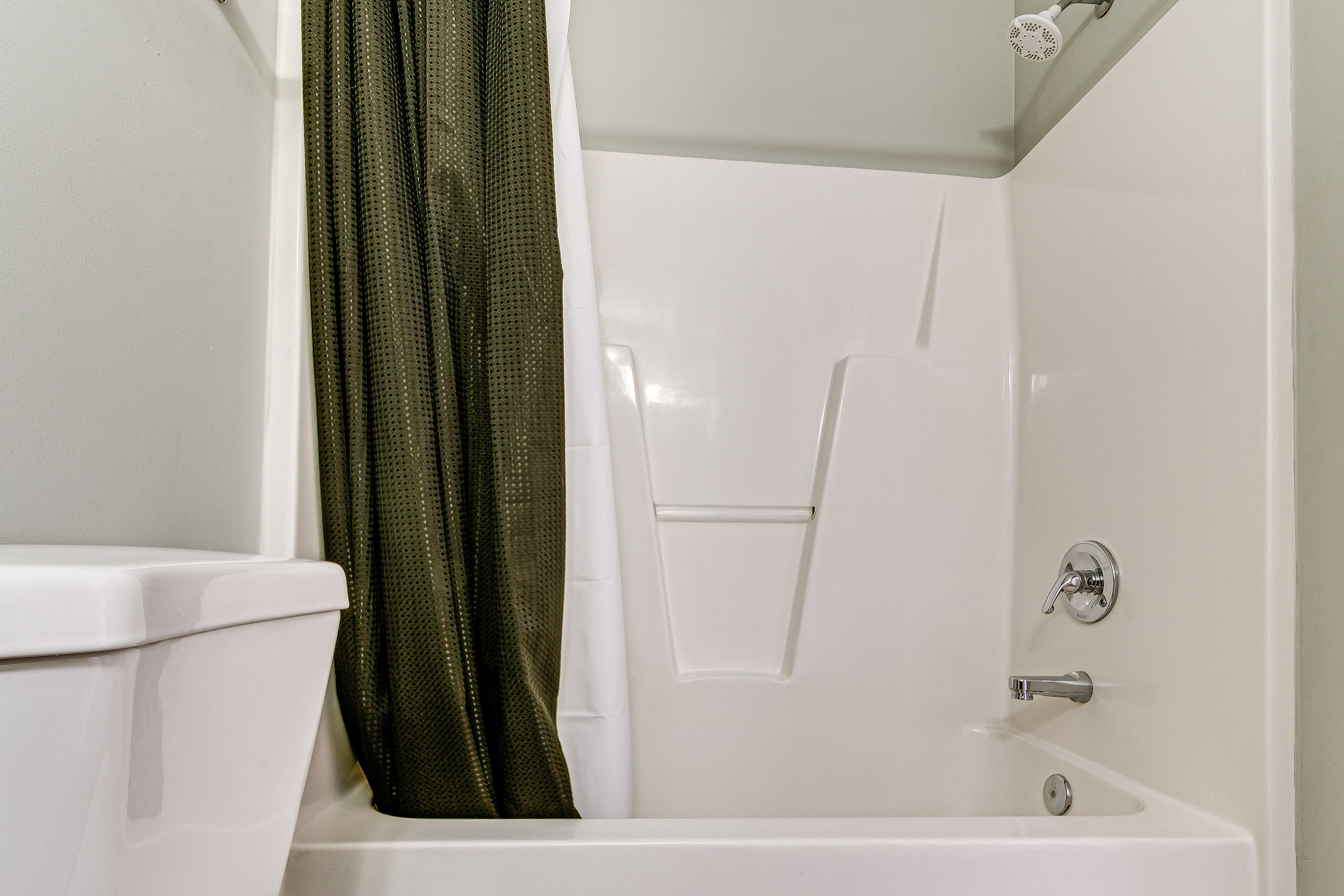 Full Bathroom | 2nd Floor | Complimentary Toiletries