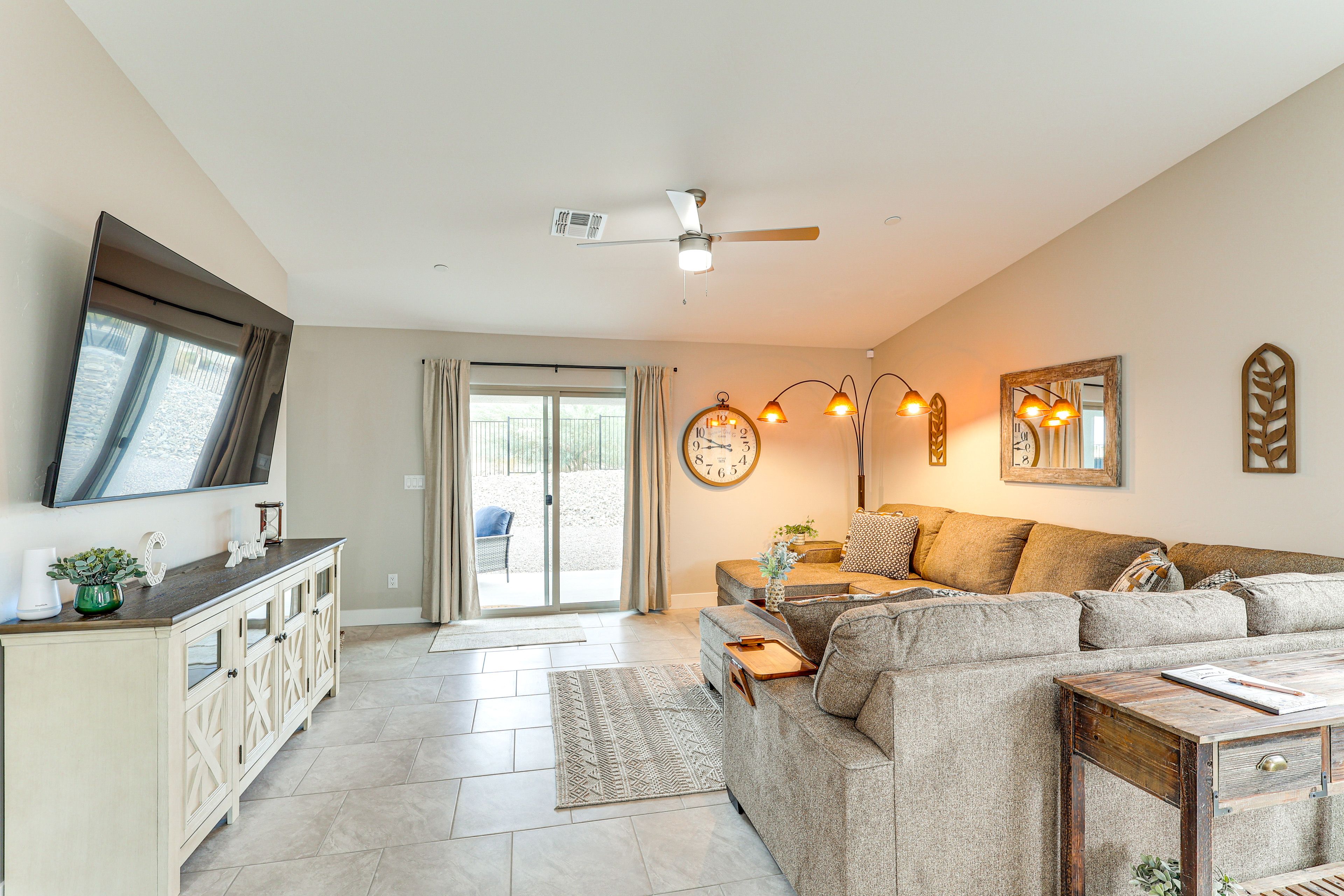 Living Room | Free WiFi | Smart TV