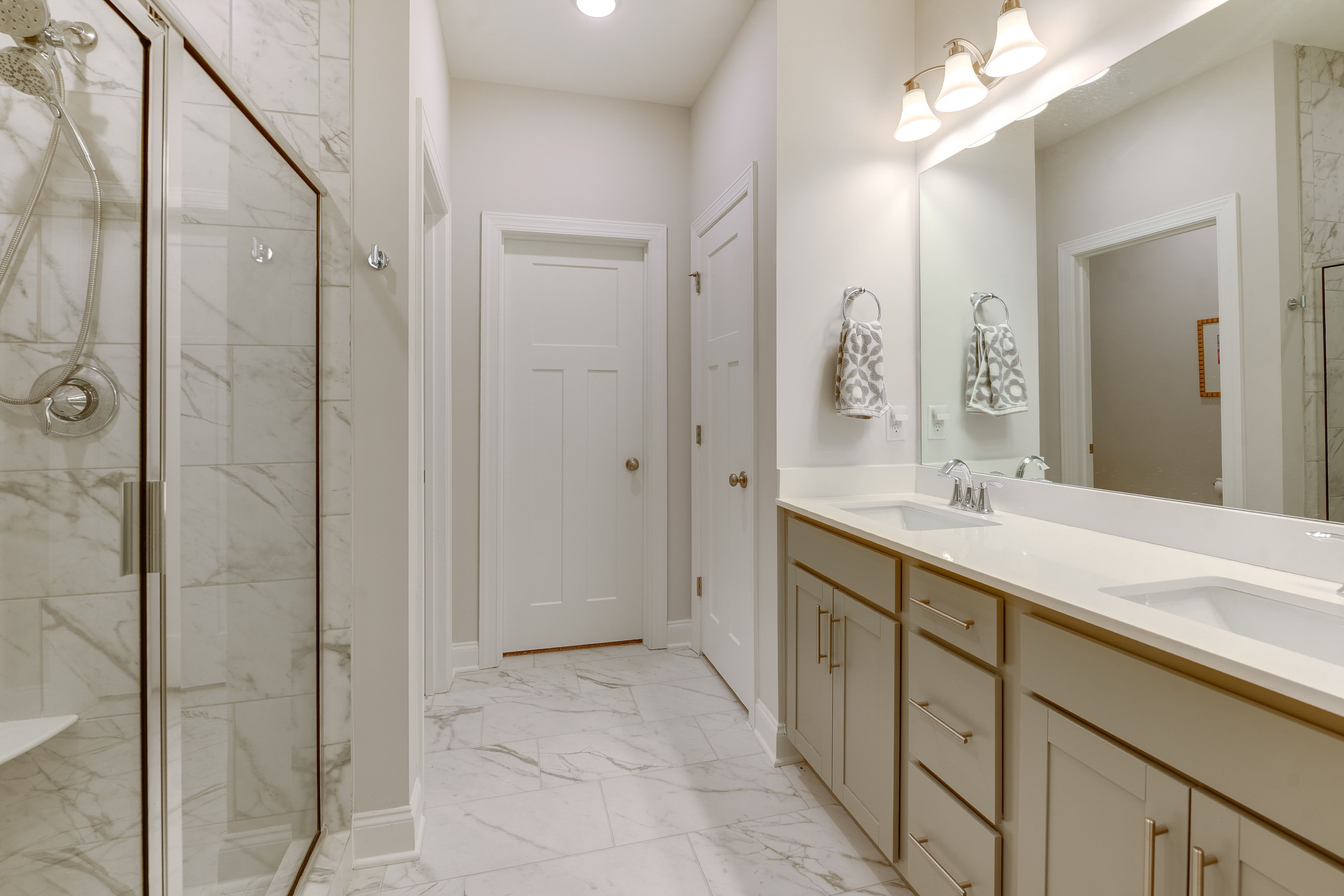 Full Bathroom | 1st Floor