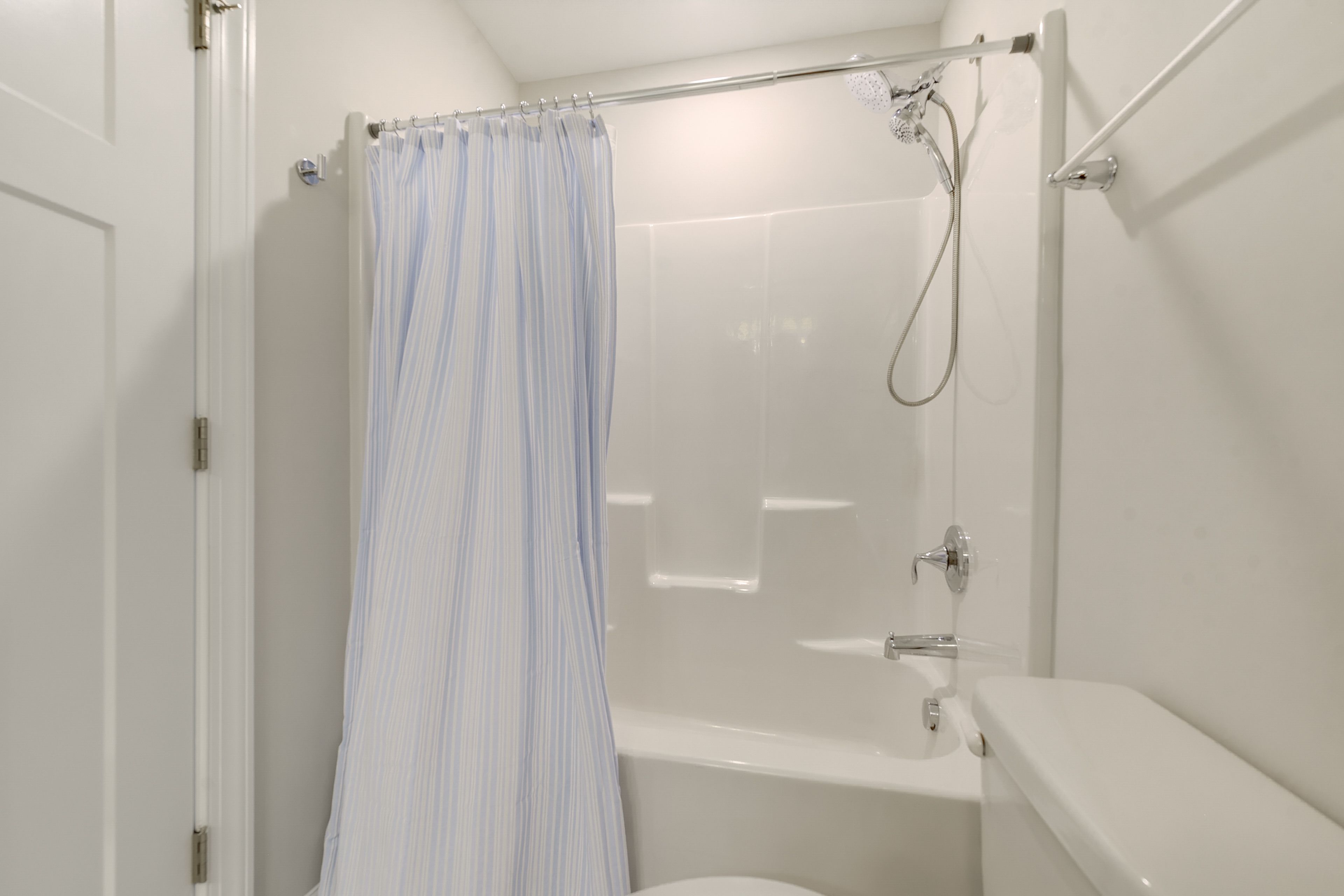 Full Bathroom | 2nd Floor