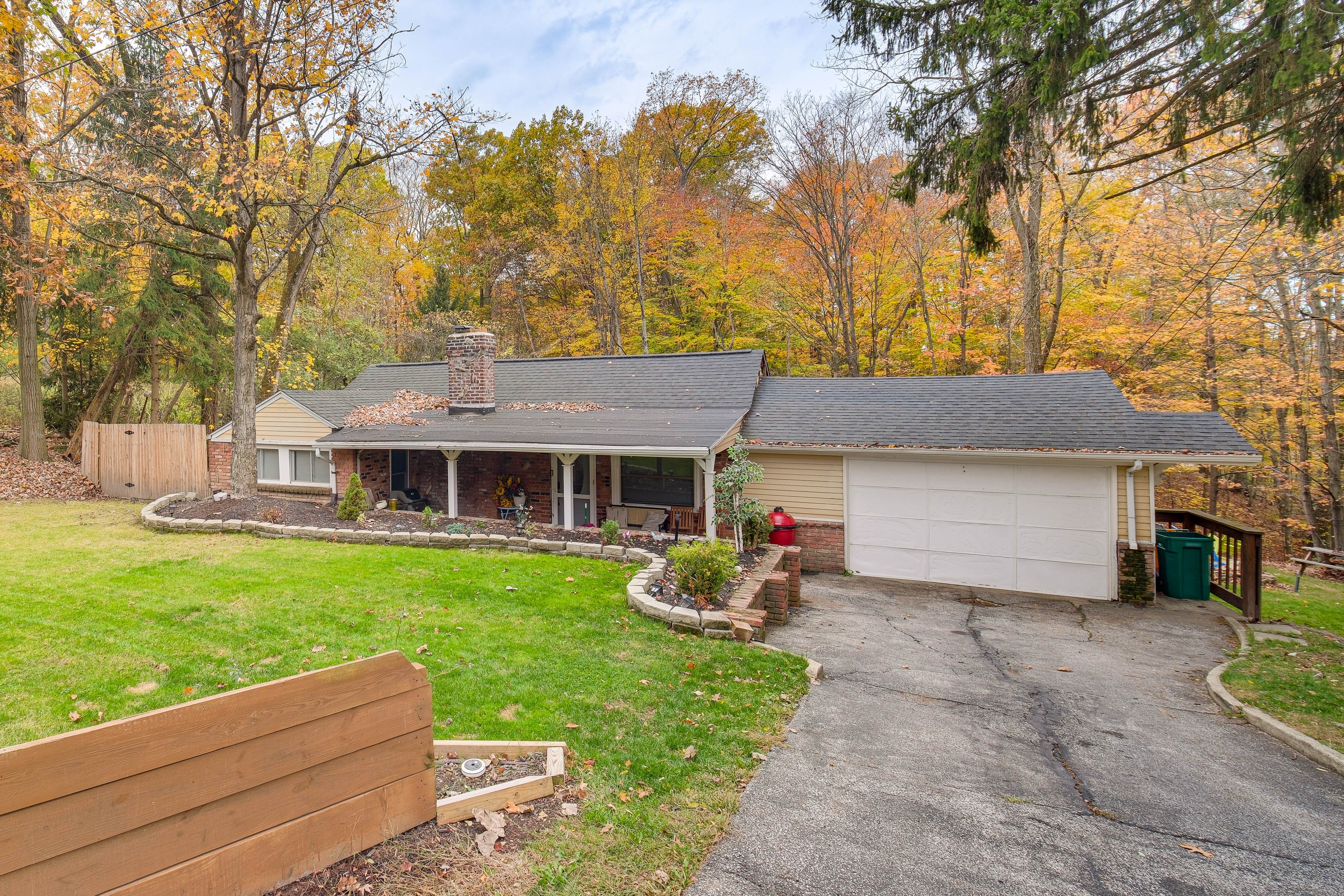 Exterior | Driveway (4 Vehicles)