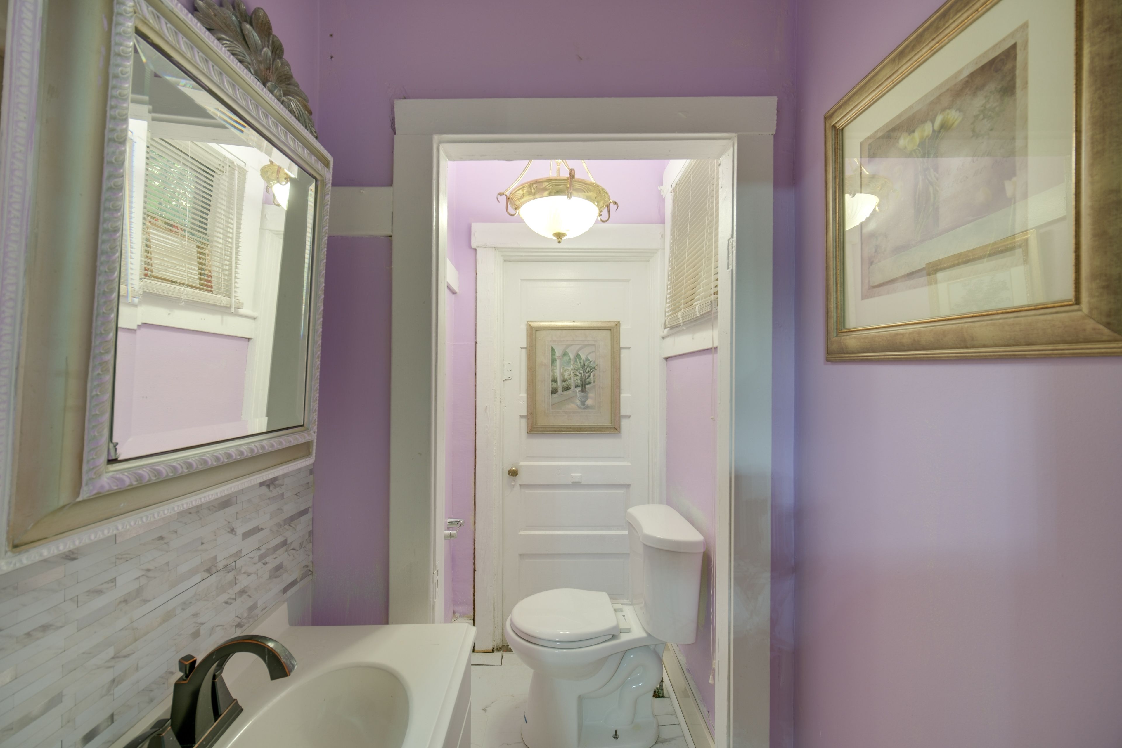 Half Bathroom | Towels Provided | 1st Floor