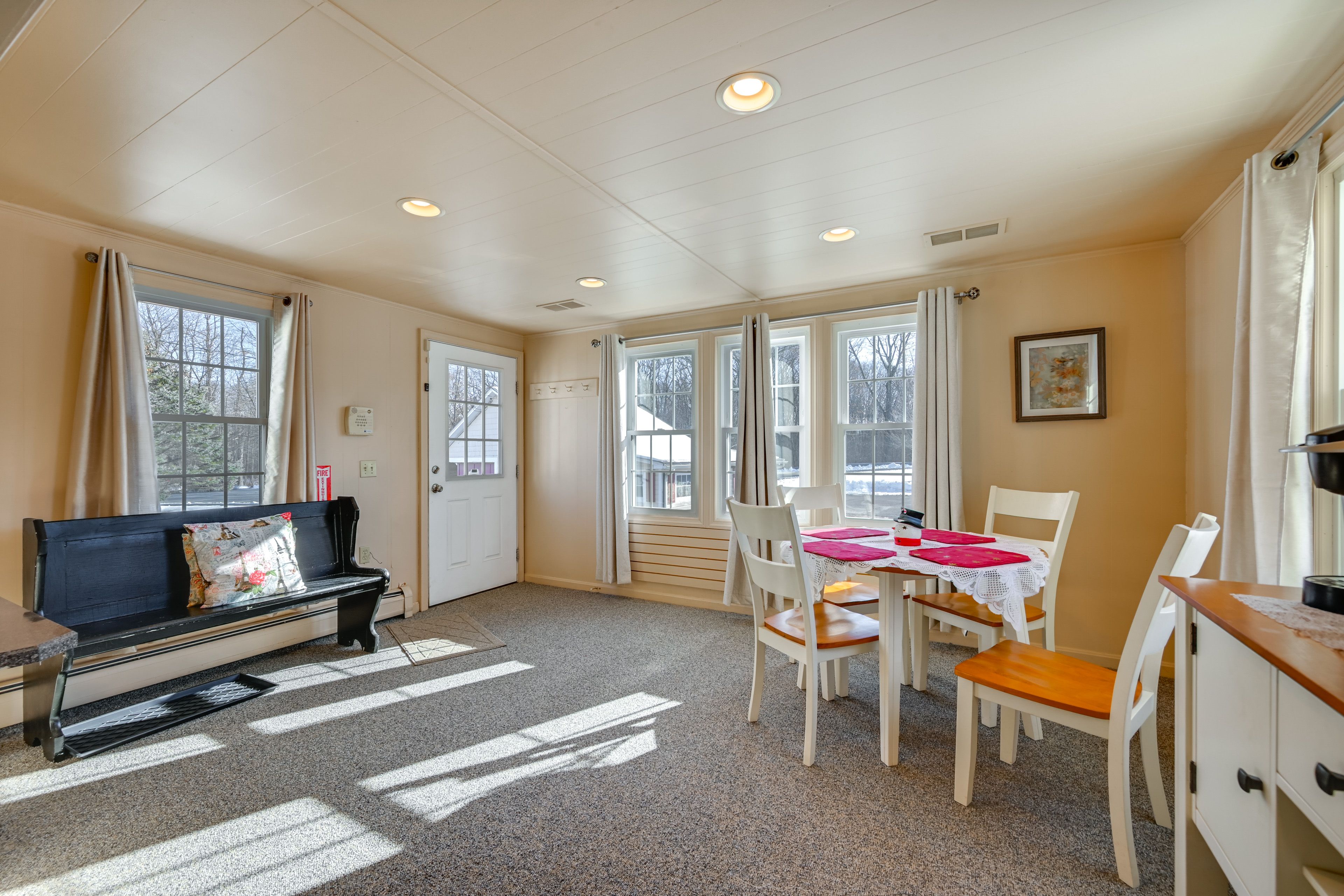 Dining Area | Dishware & Flatware