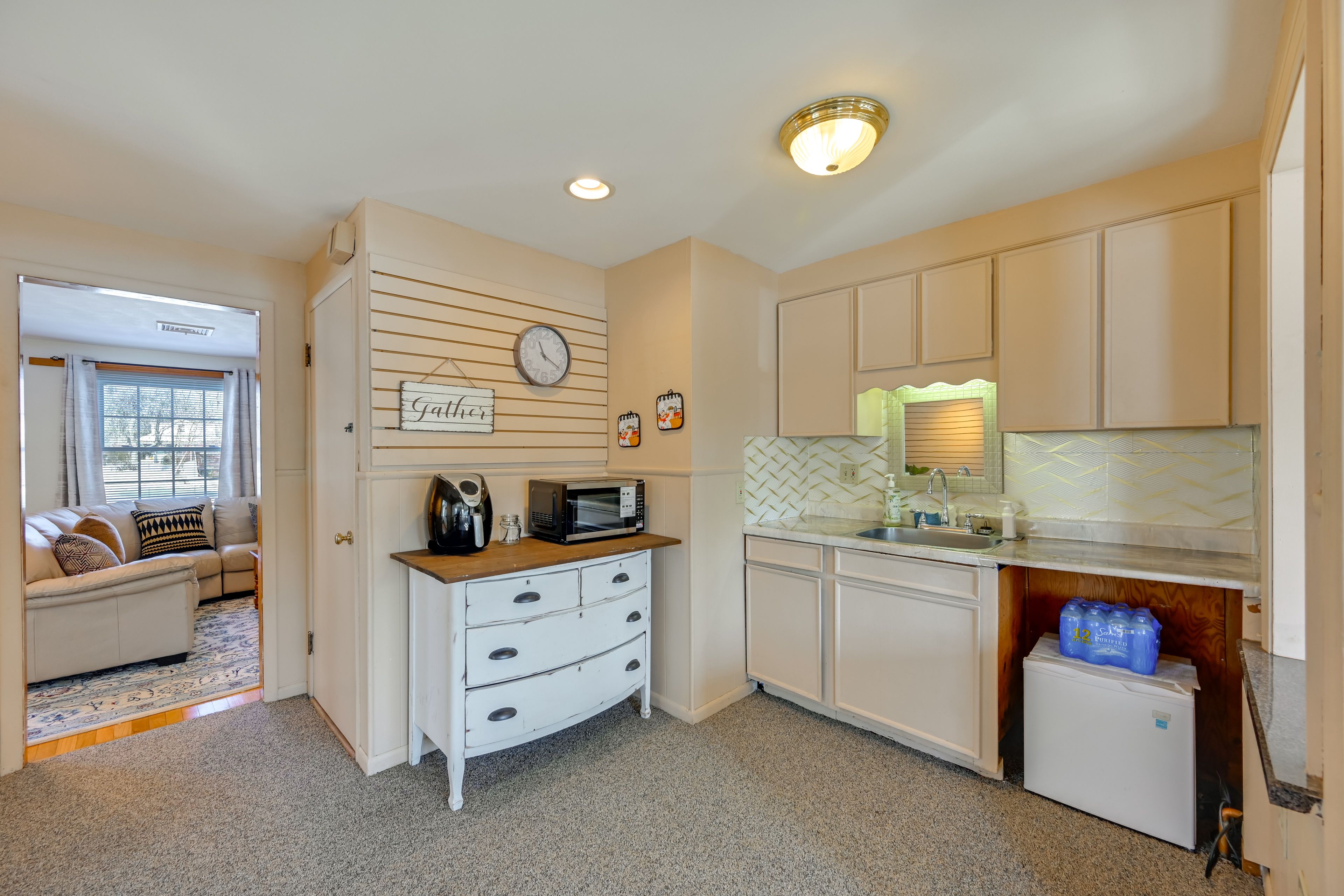 Kitchenette | Air Fryer | Microwave