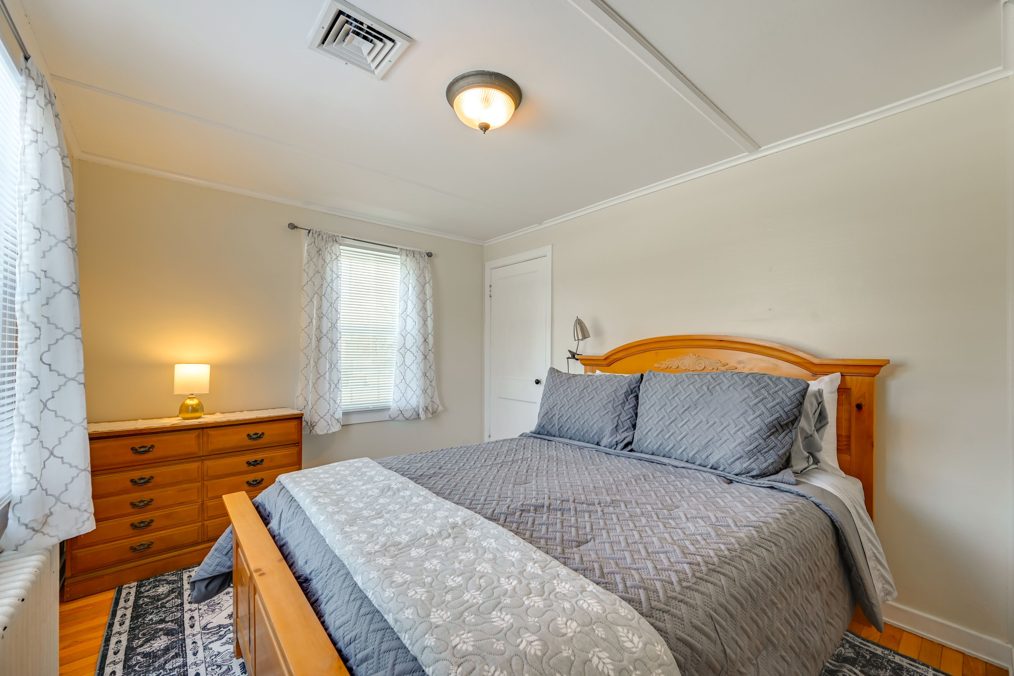 Bedroom 2 | Queen Bed