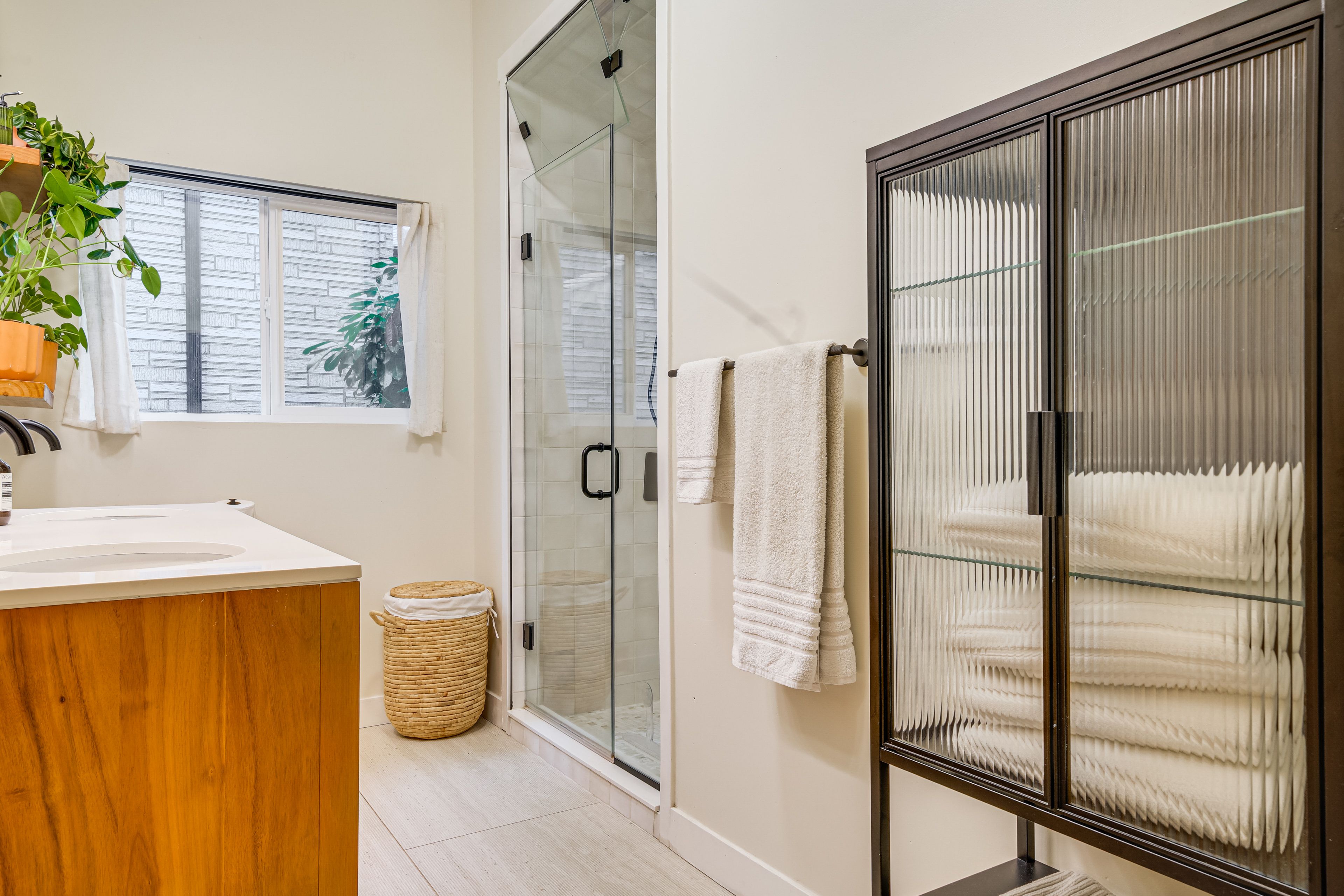 Full Bathroom | Towels Provided