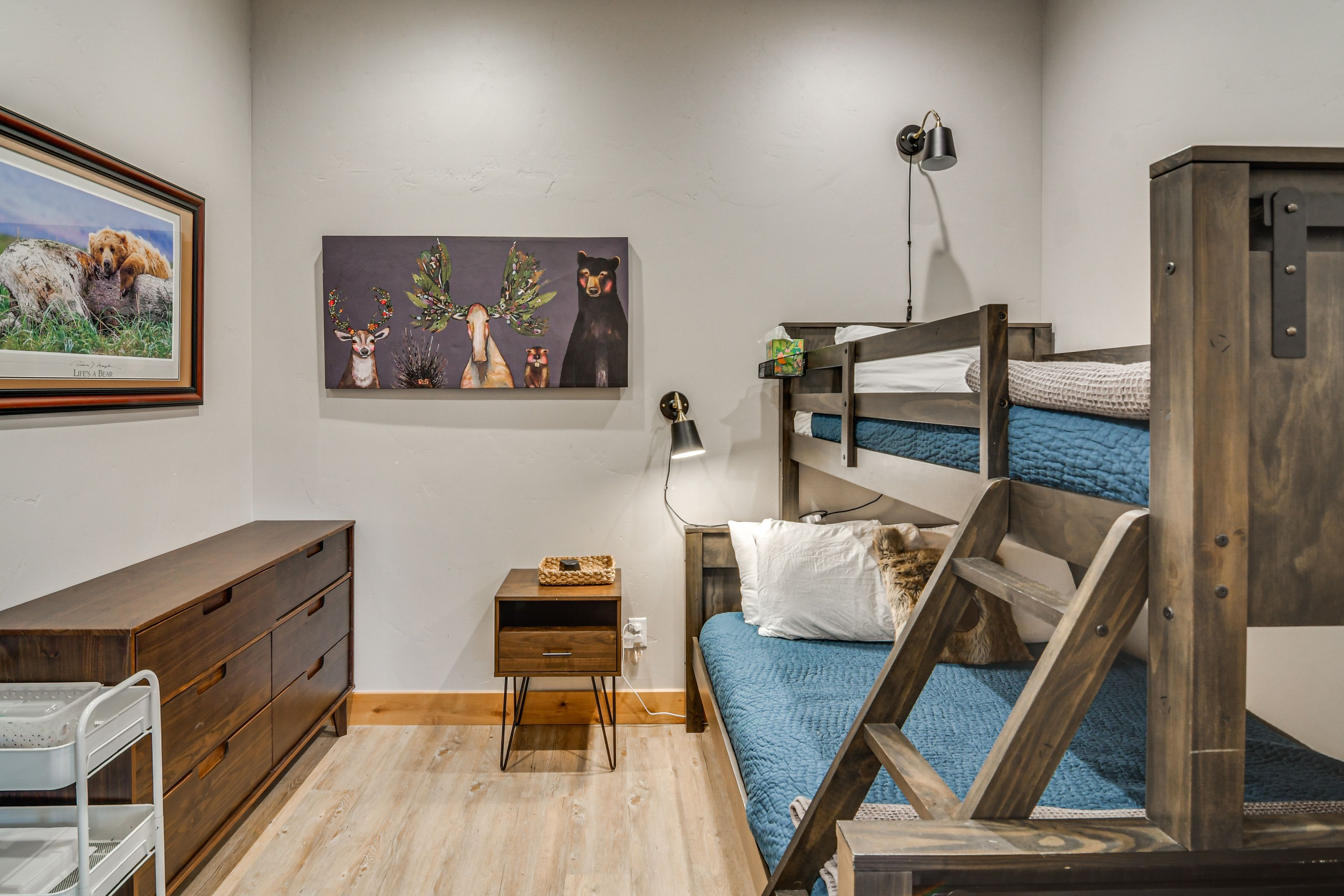 Bedroom 2 | Twin/Full Bunk Bed
