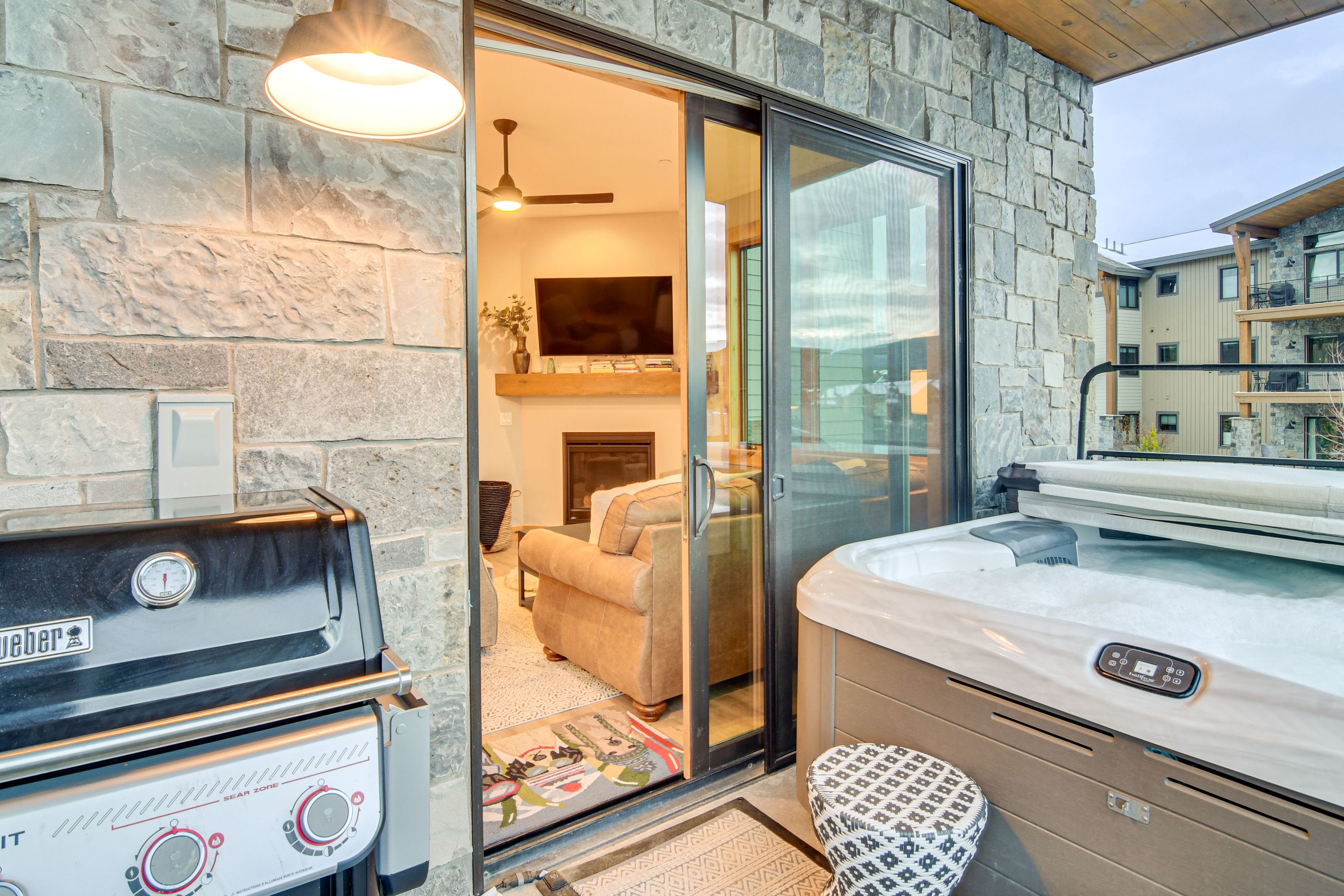 Private Balcony | Hot Tub | Gas Grill | Mountain Views