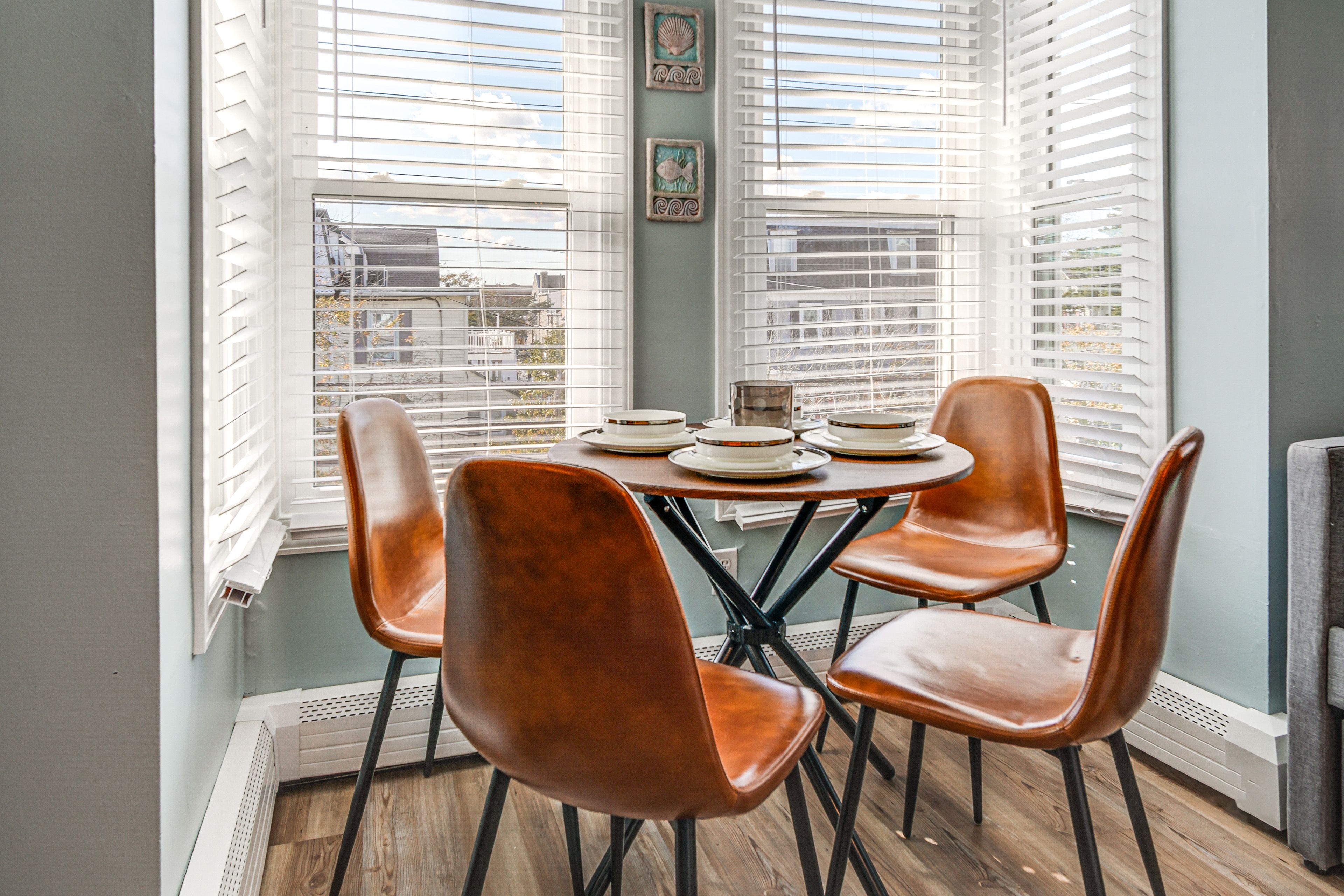 Dining Area | Dishware/Flatware Provided