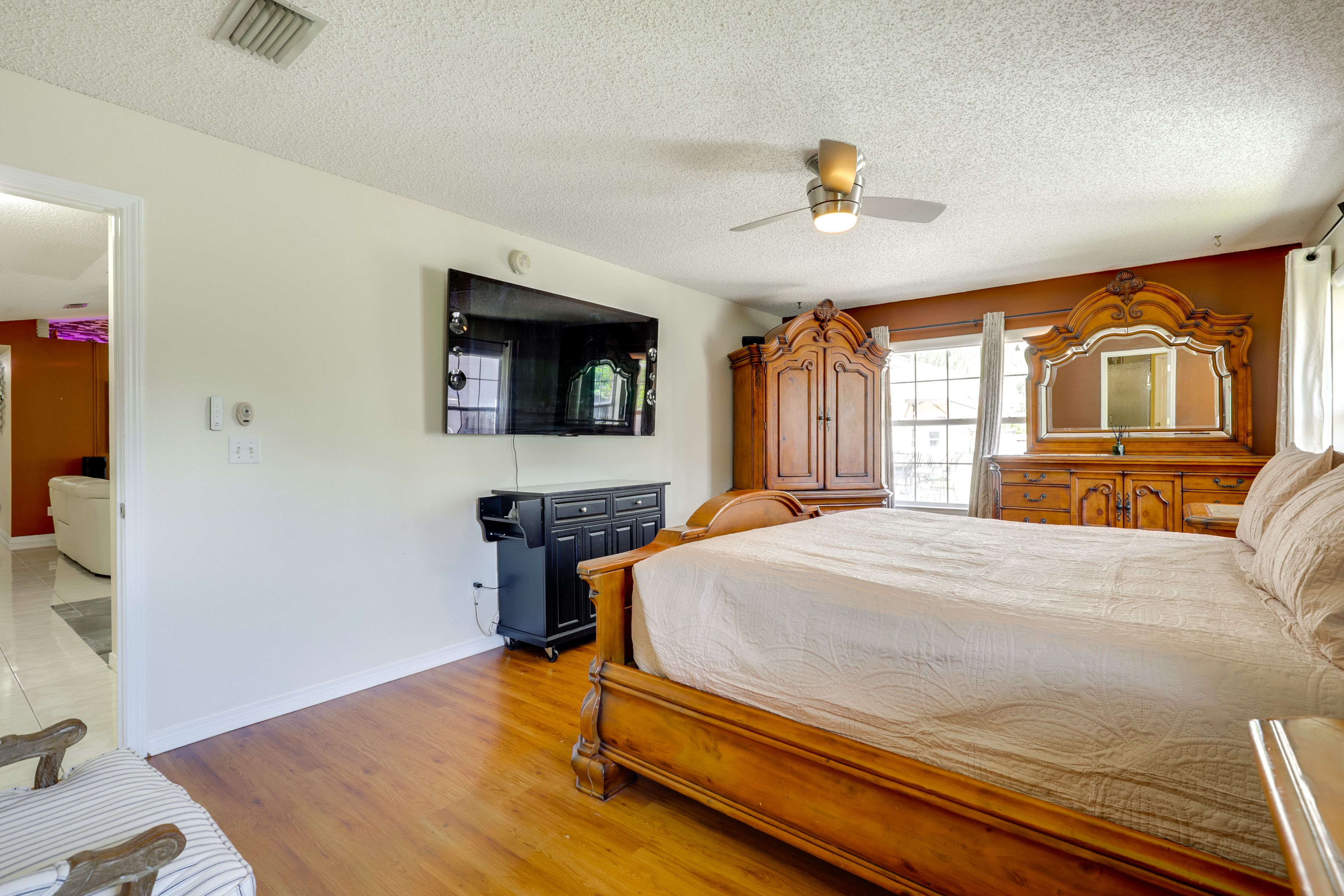 Bedroom 1 | King Bed