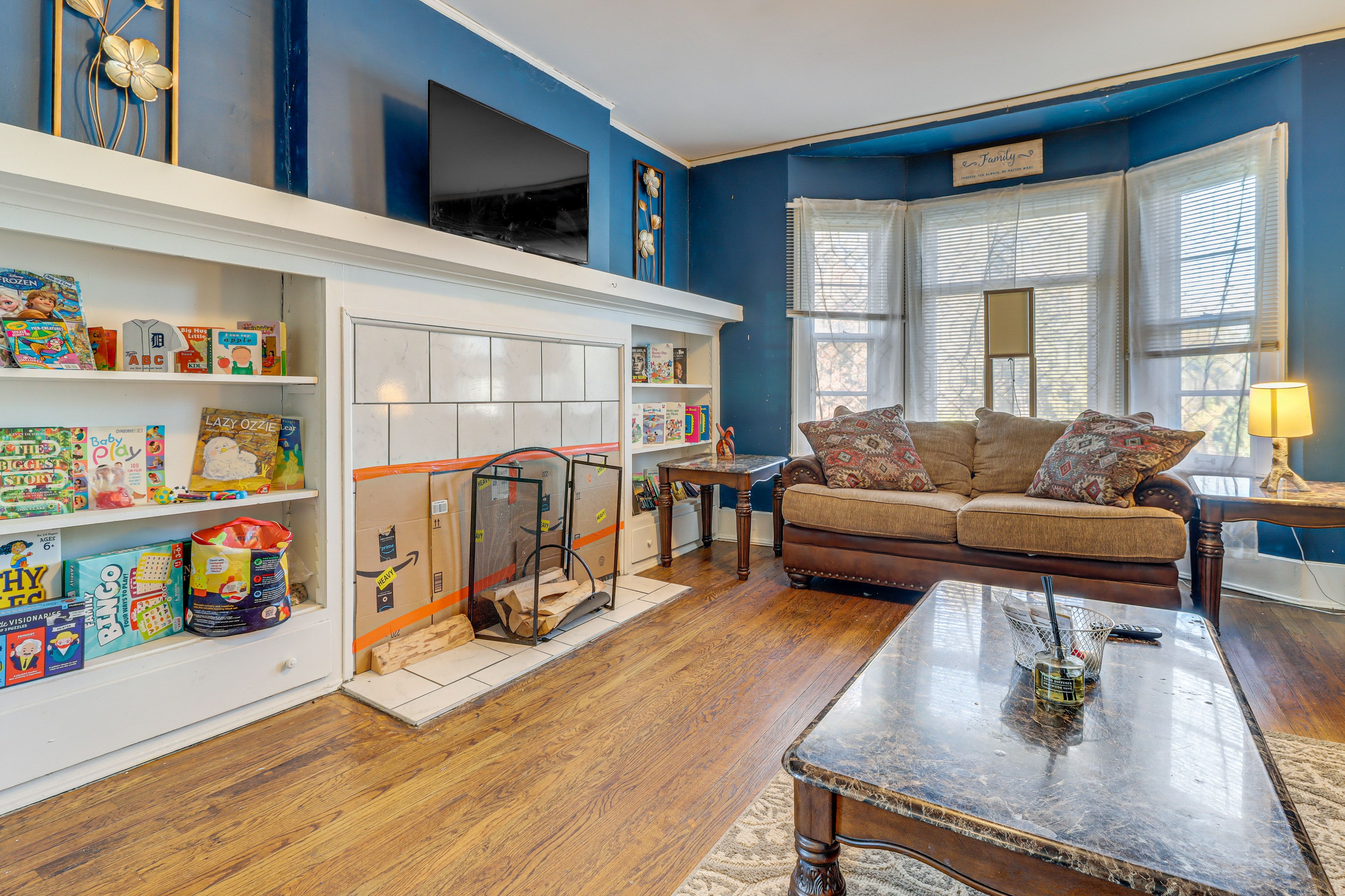 Living Room | Smart TV