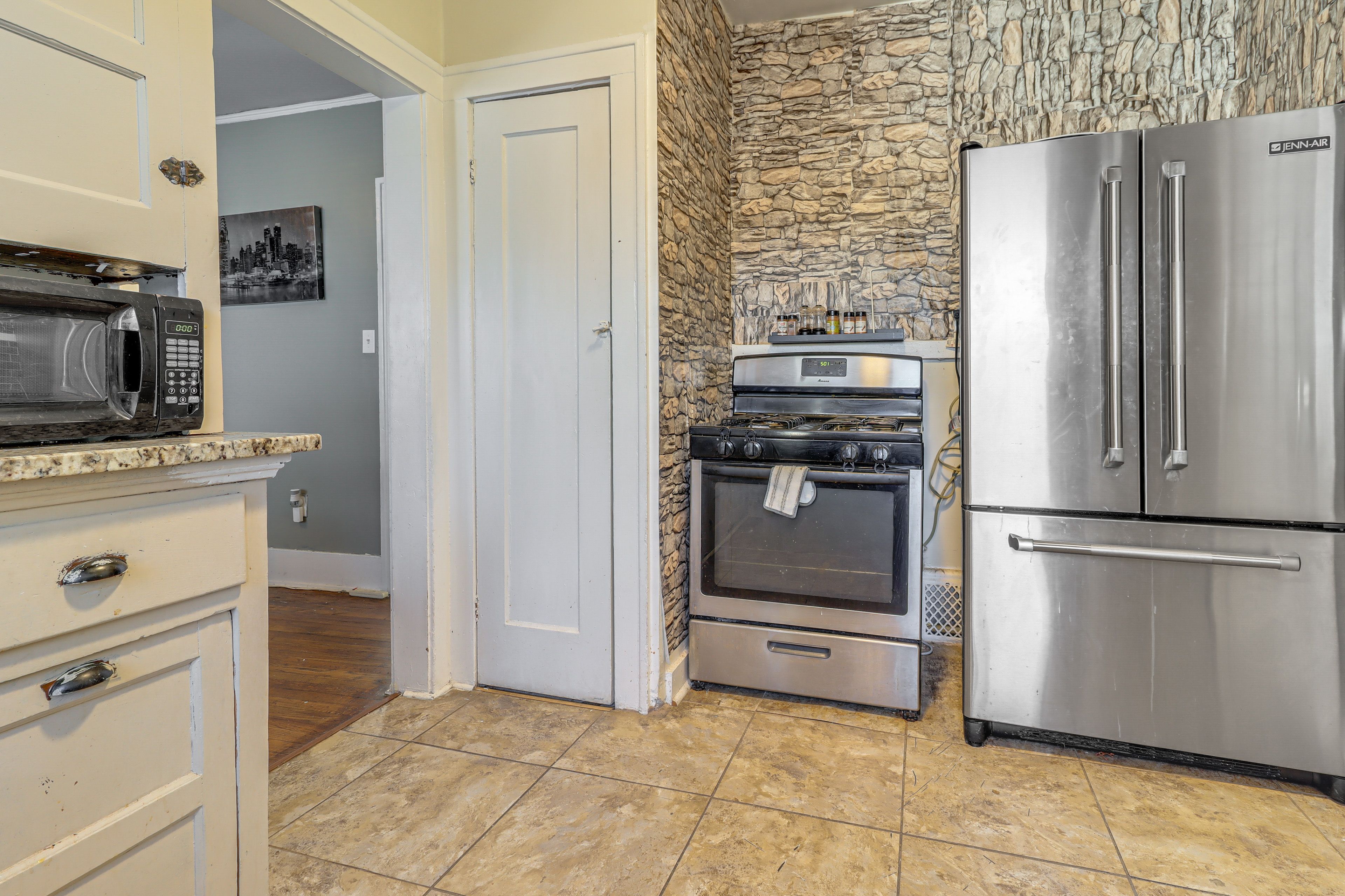 Kitchen | Drip Coffee Maker & Keurig