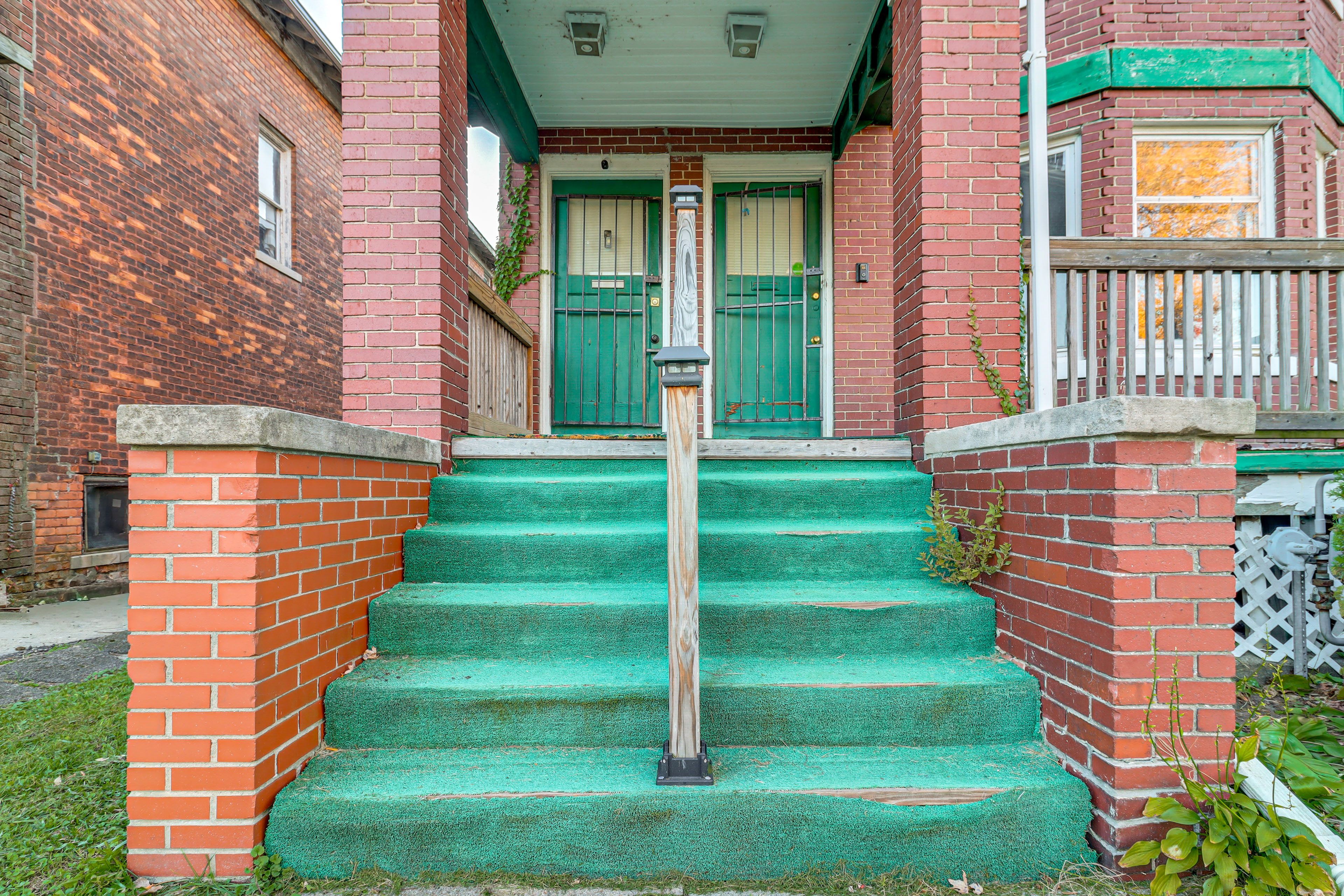 Property Exterior | Single-Level Duplex Home | Upper Unit