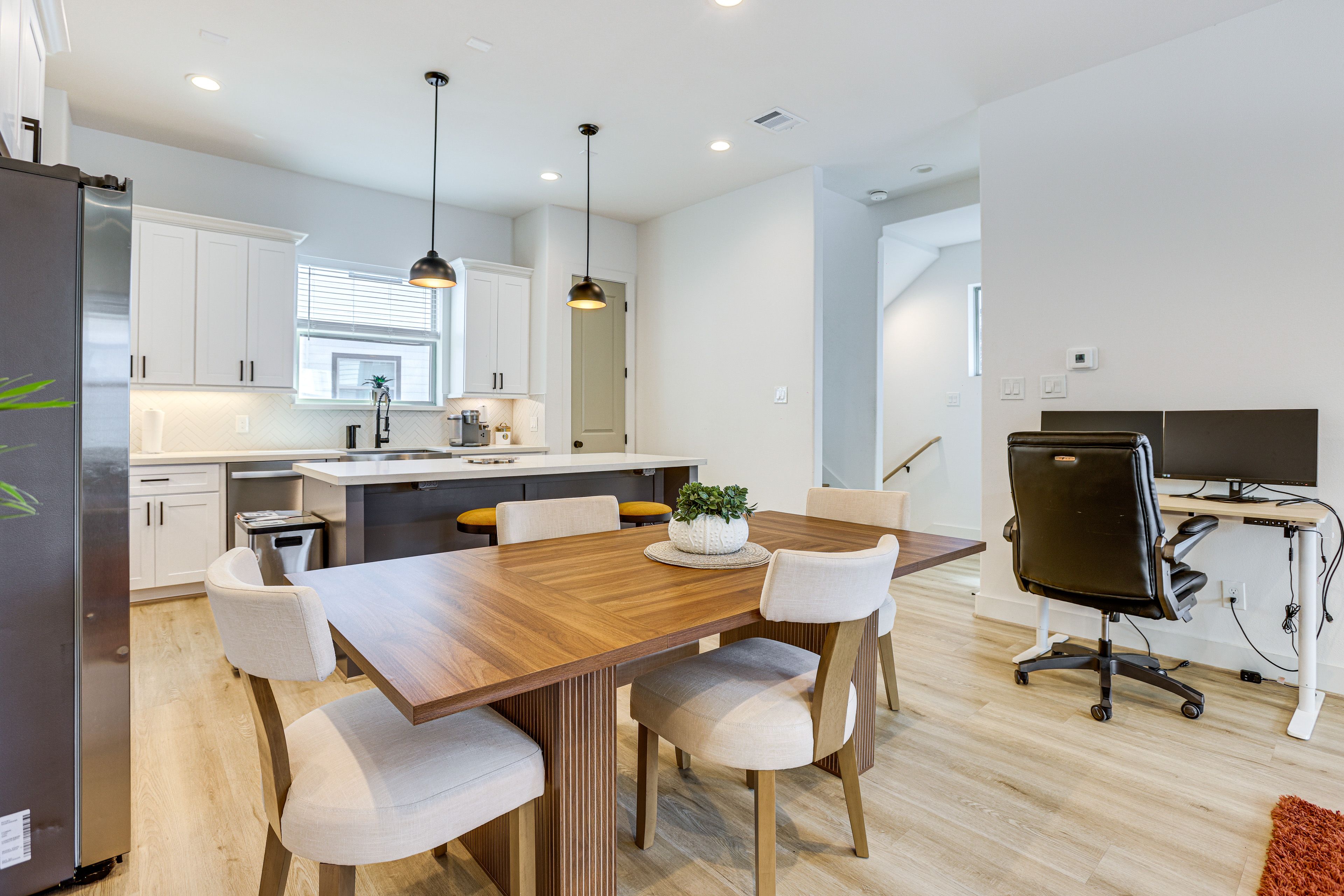 Dining Area | Dishware/Flatware Provided | Main Floor