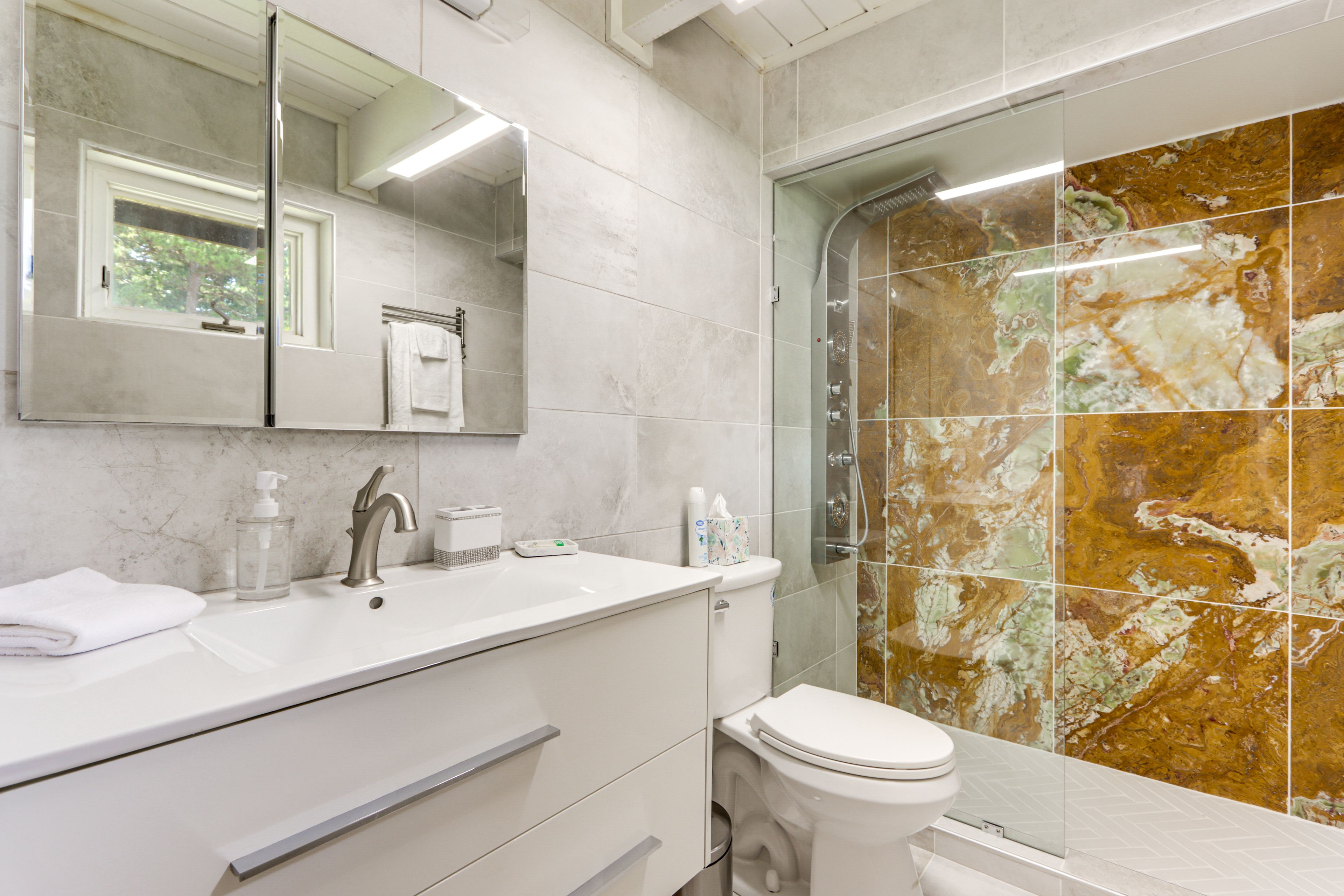 Full Bathroom | 1st Floor