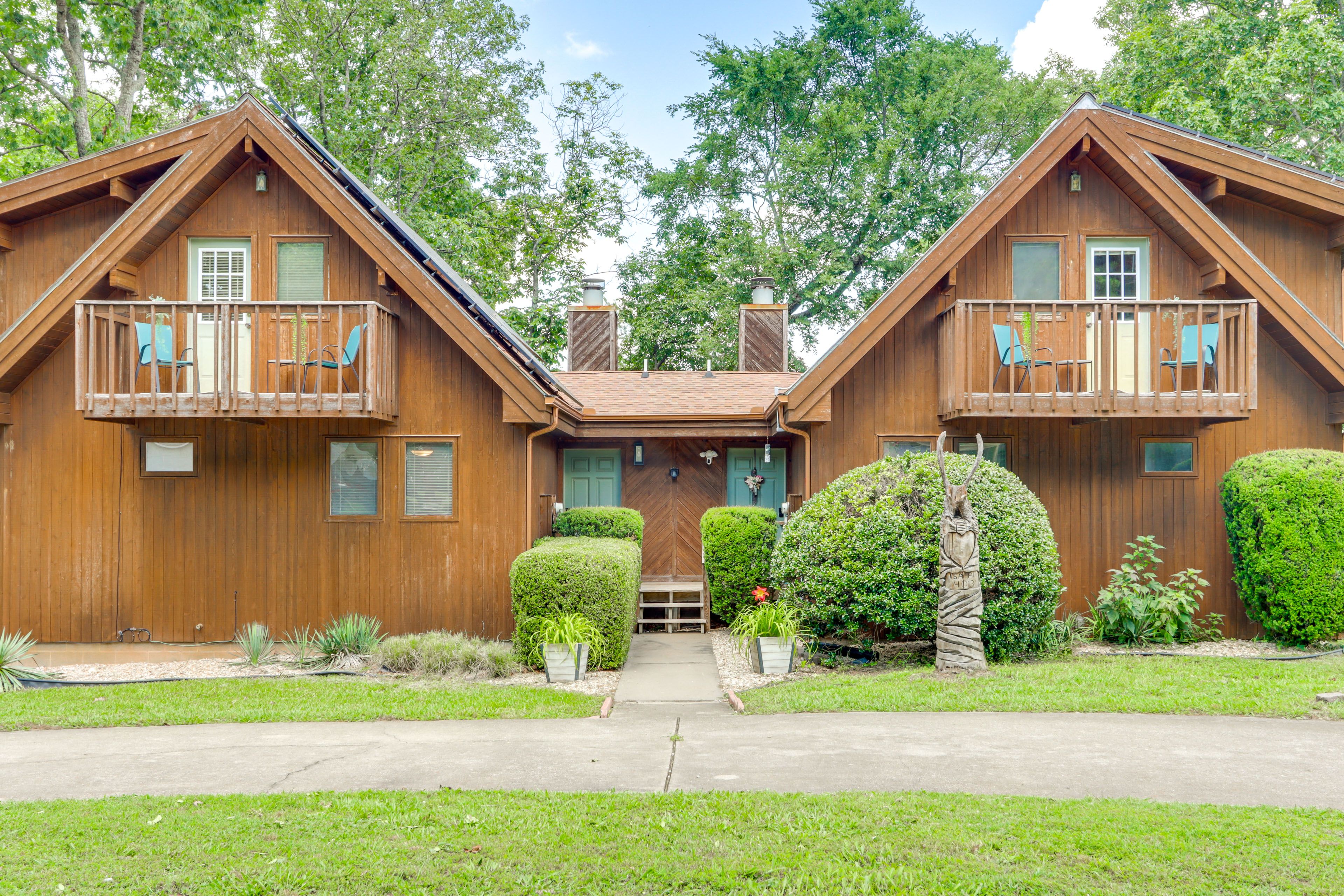 Holiday Island Vacation Rental | 2BR | 2BA | 1,824 Sq Ft | 4 Steps to Enter