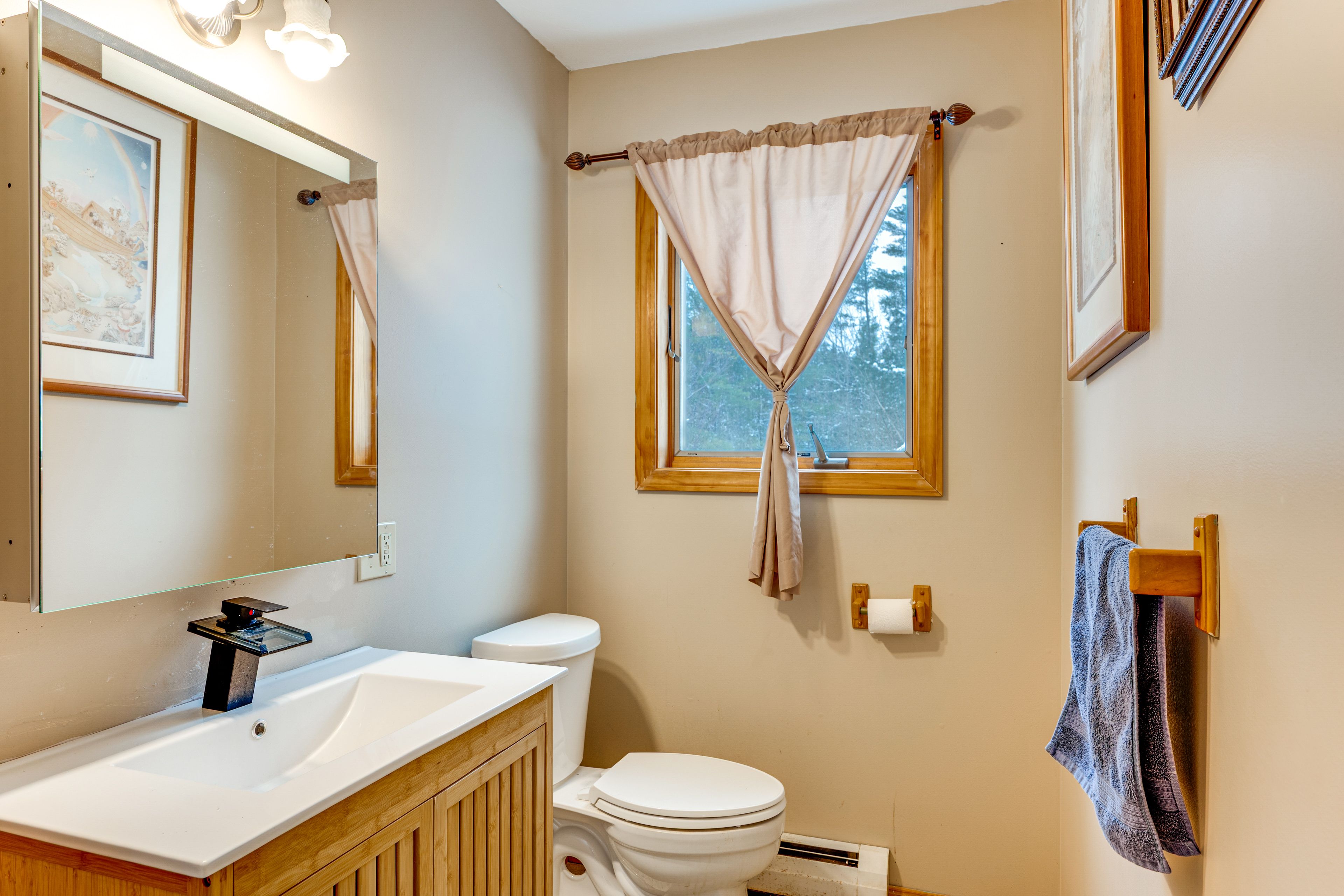 Half Bathroom | 1st Floor