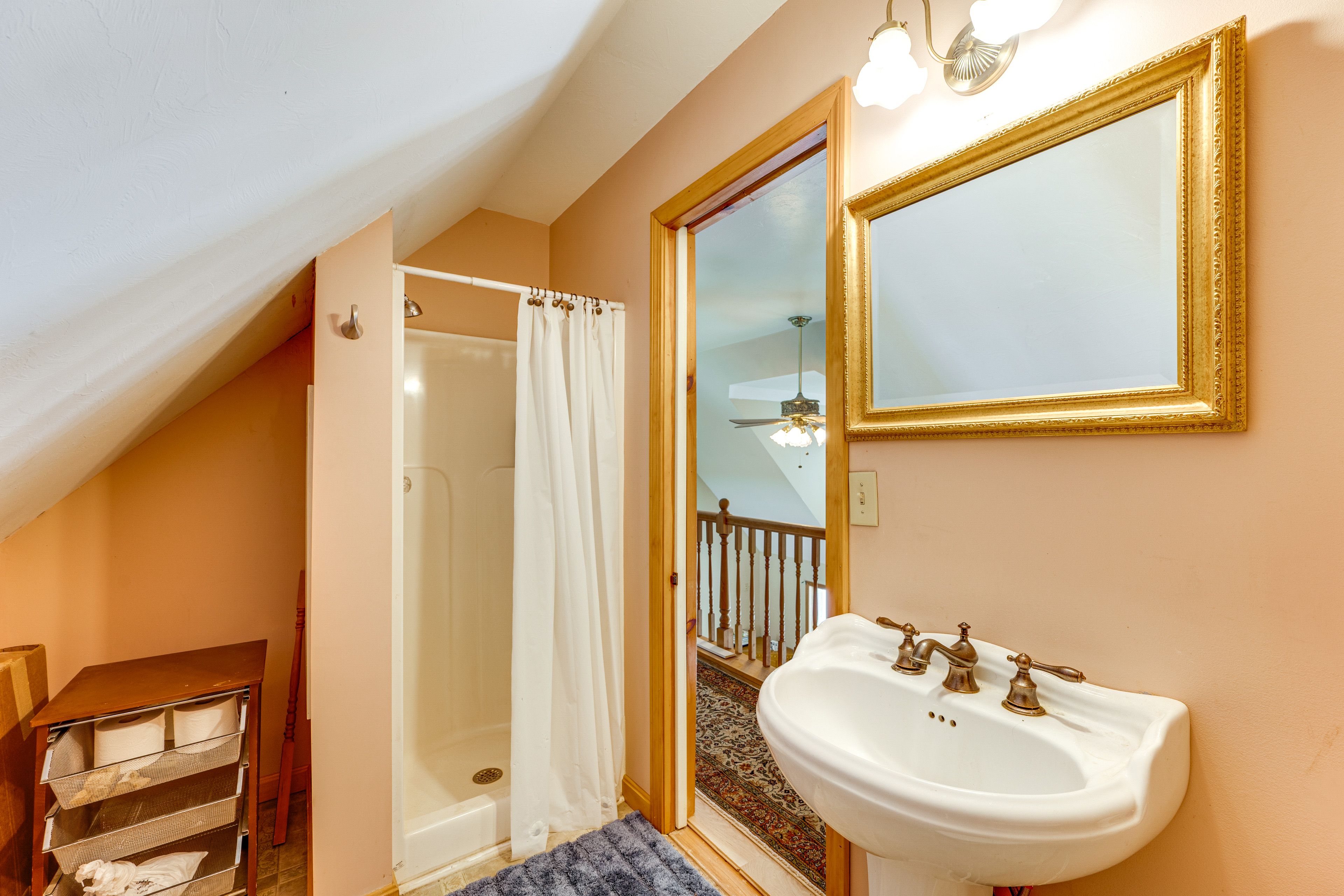 Bathroom | 2nd Floor
