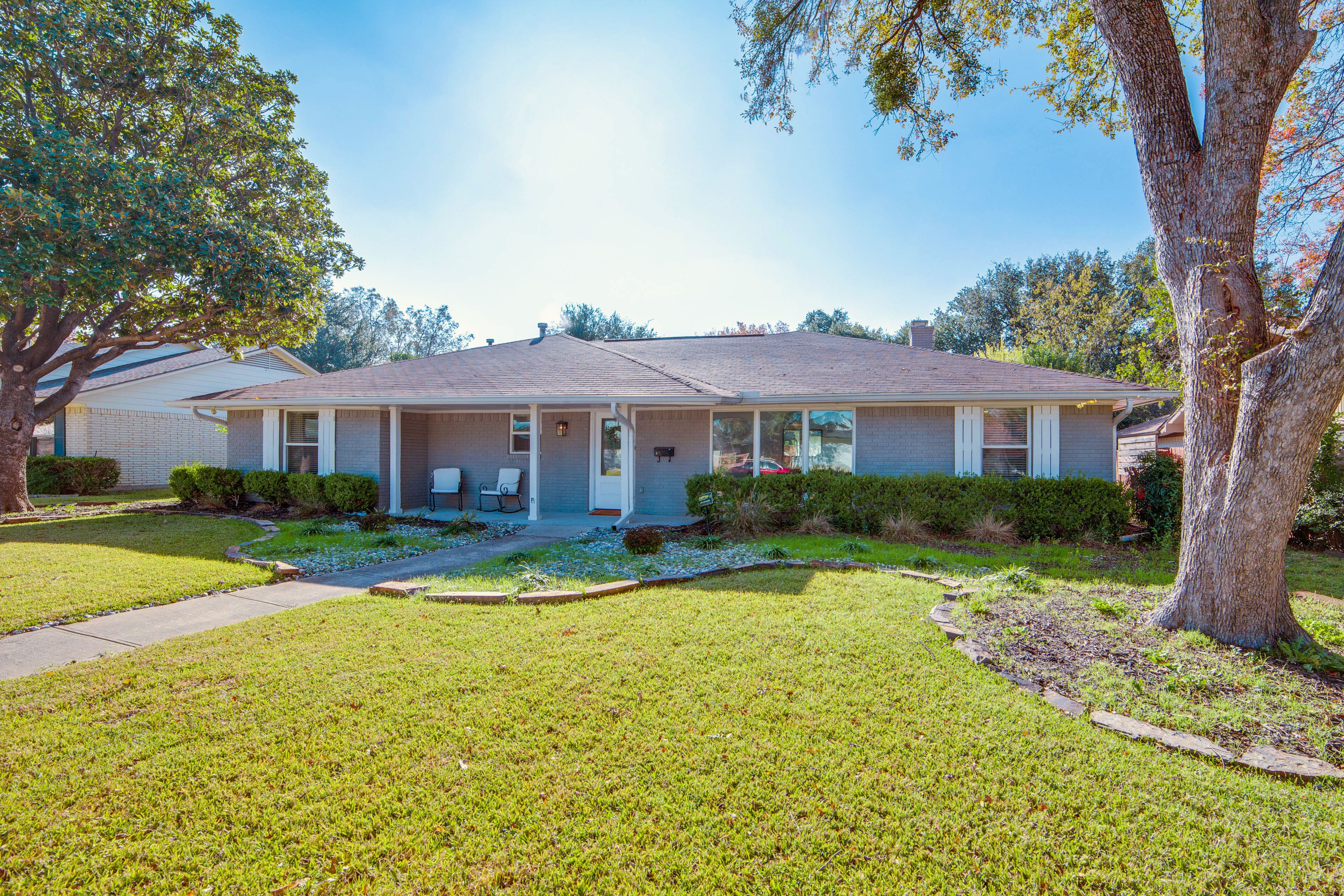 Parking | Driveway (1 Vehicle) | Free Street Parking (First-Come, First-Served)
