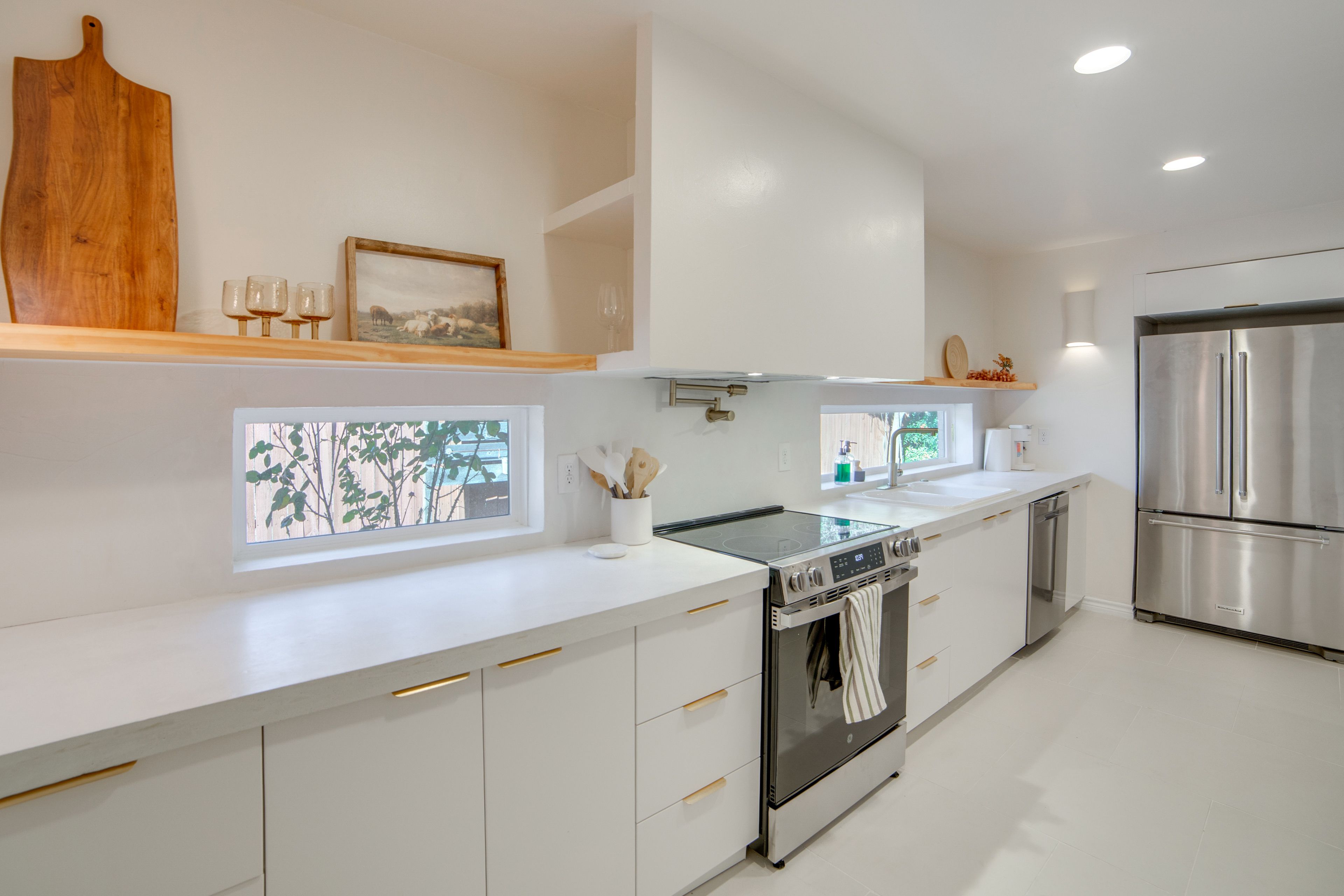 Kitchen | Cooking Basics | Keurig Coffee Maker (Starter Coffee Provided)