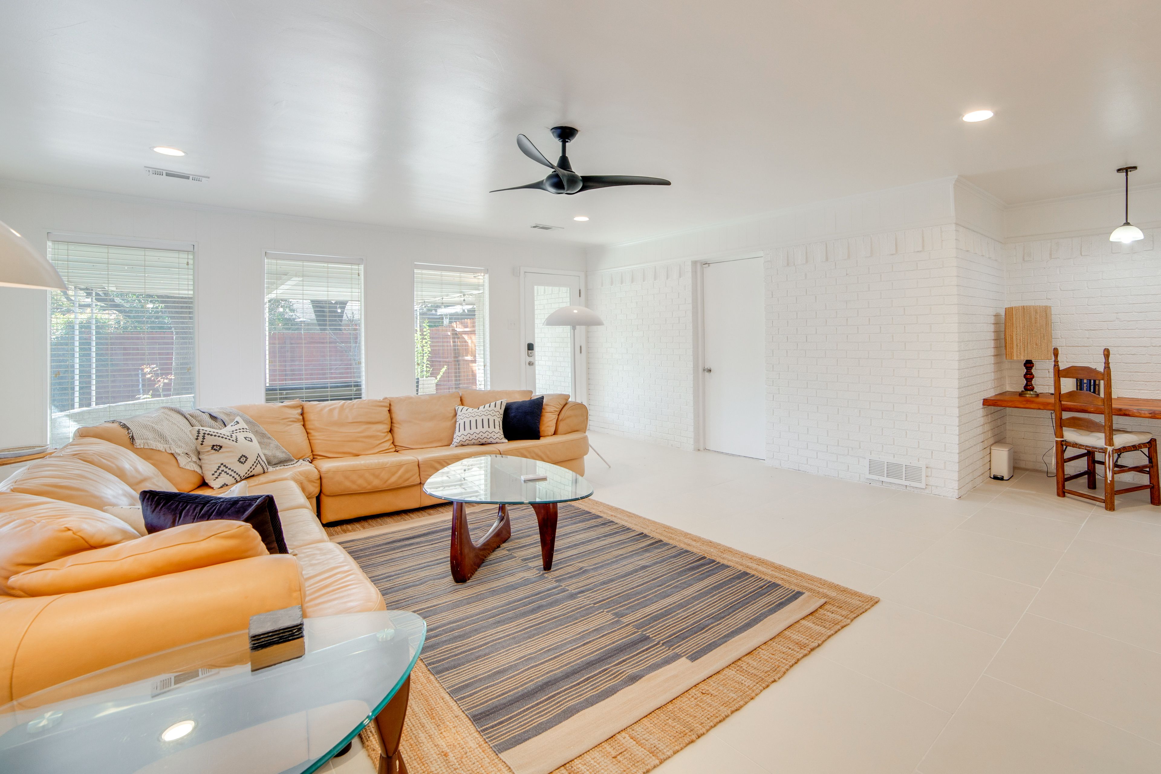 Lounge Area | Free WiFi | Central A/C & Heating