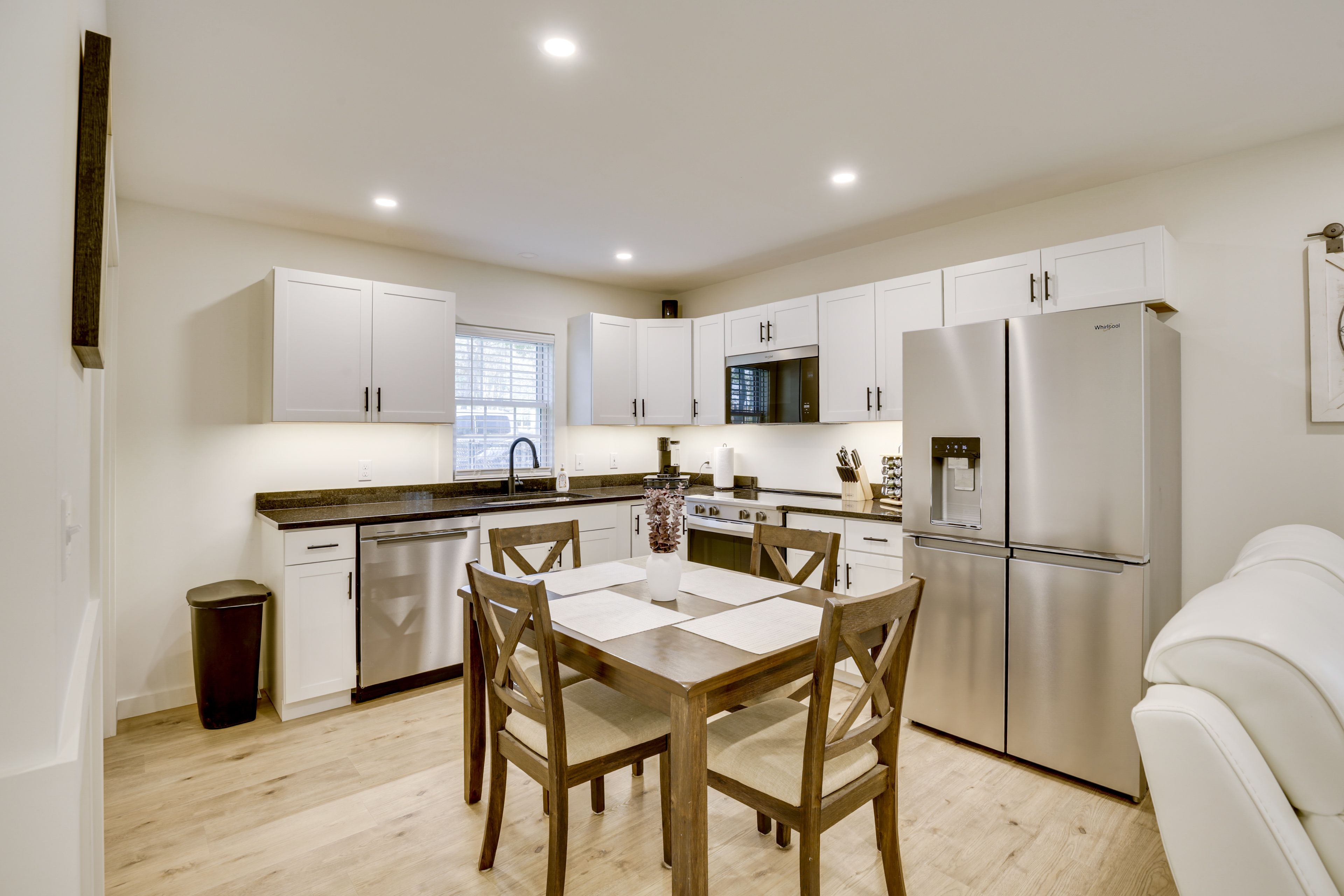 Kitchen | Dining Table | Free WiFi | Central Heat