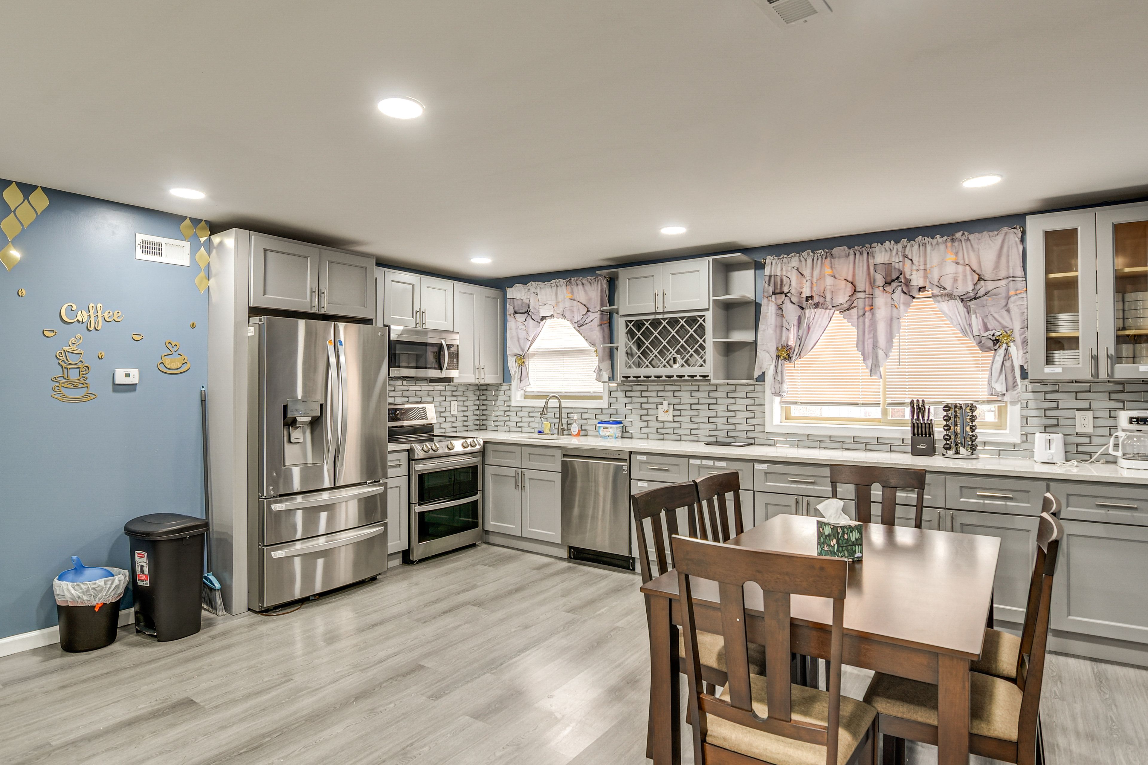 Kitchen | Ice Maker | Trash Bags | Paper Towels | Main Level