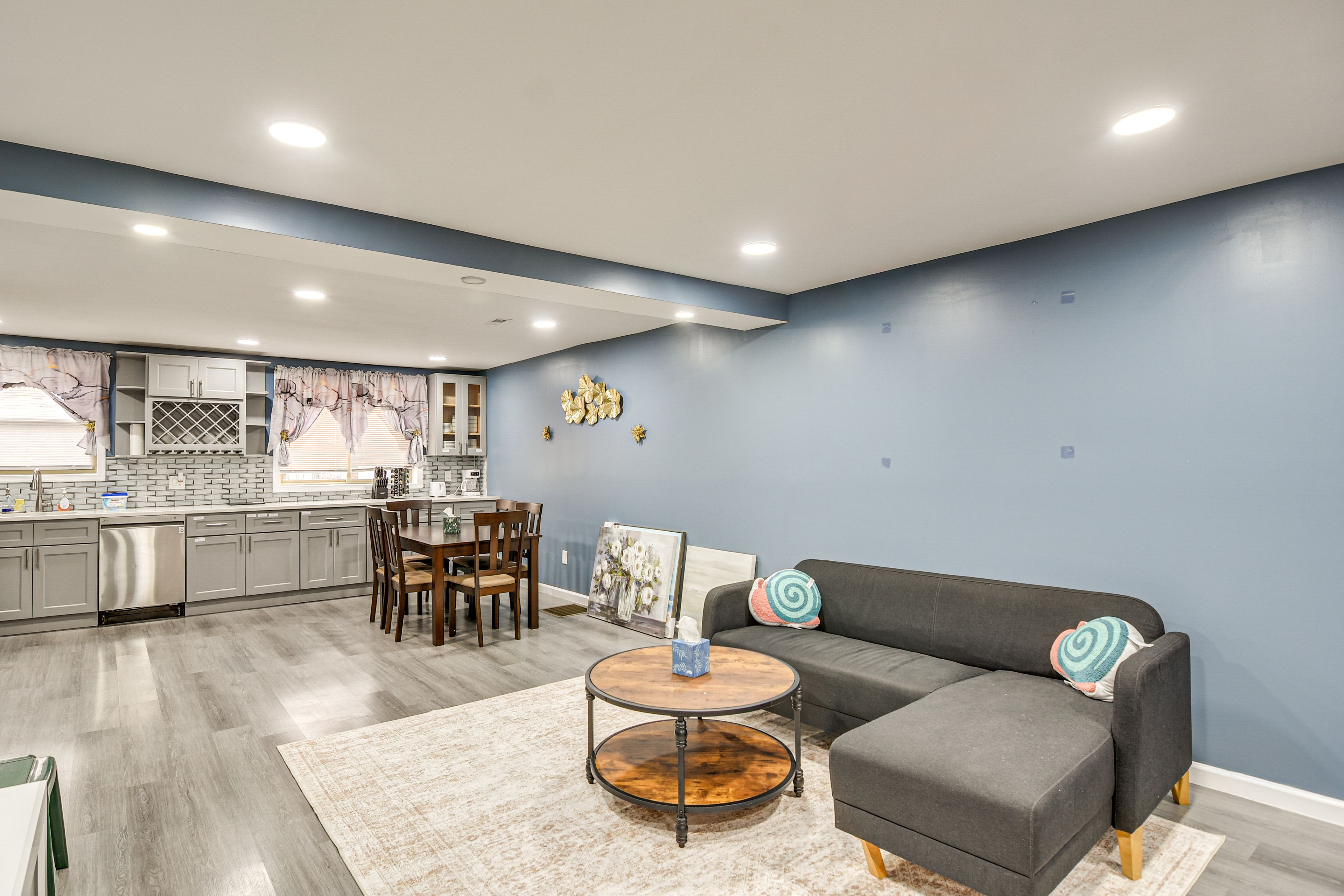 Living Room | Central A/C & Heating | Free WiFi | Main Level