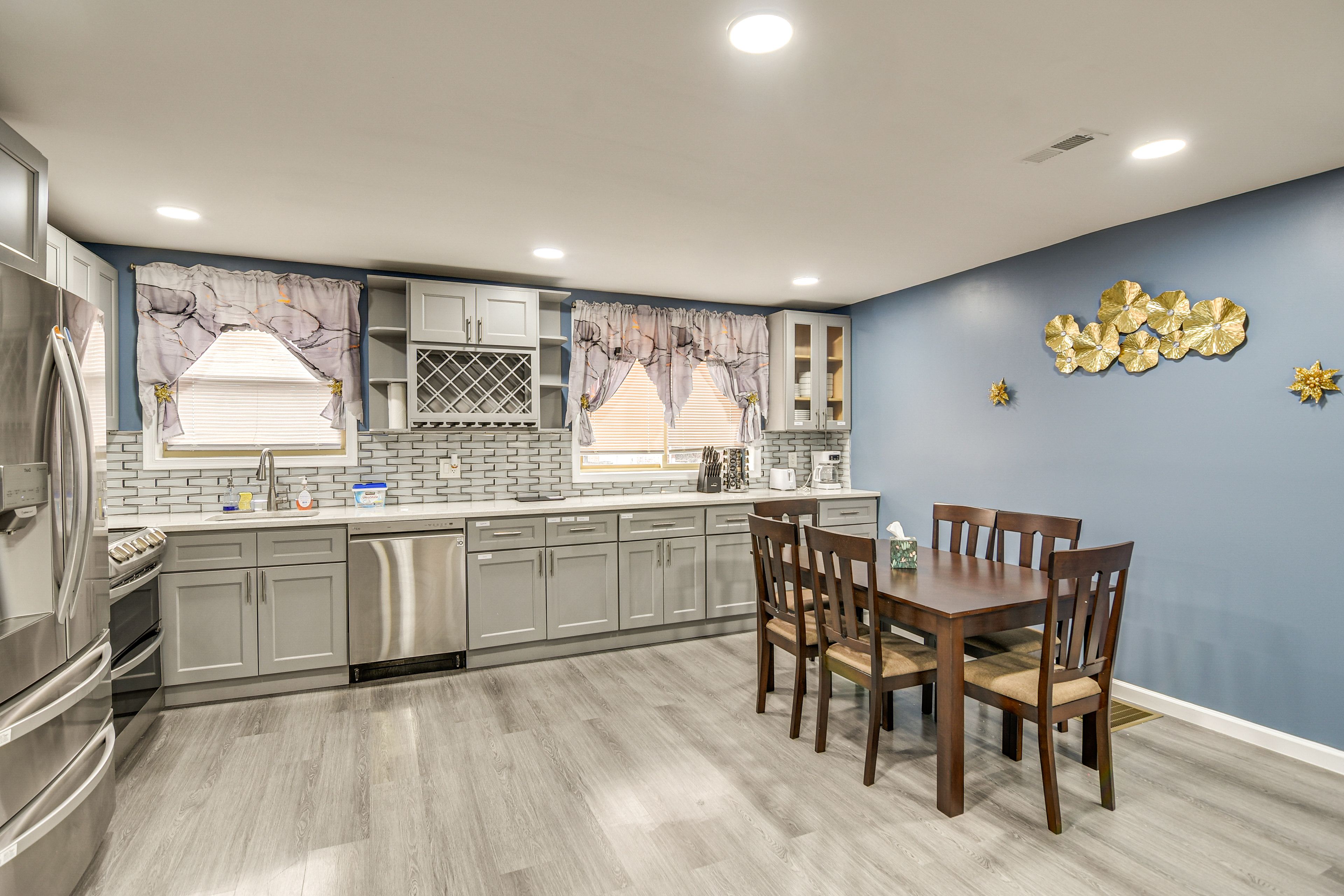 Dining Area | Dishware & Flatware | Main Level