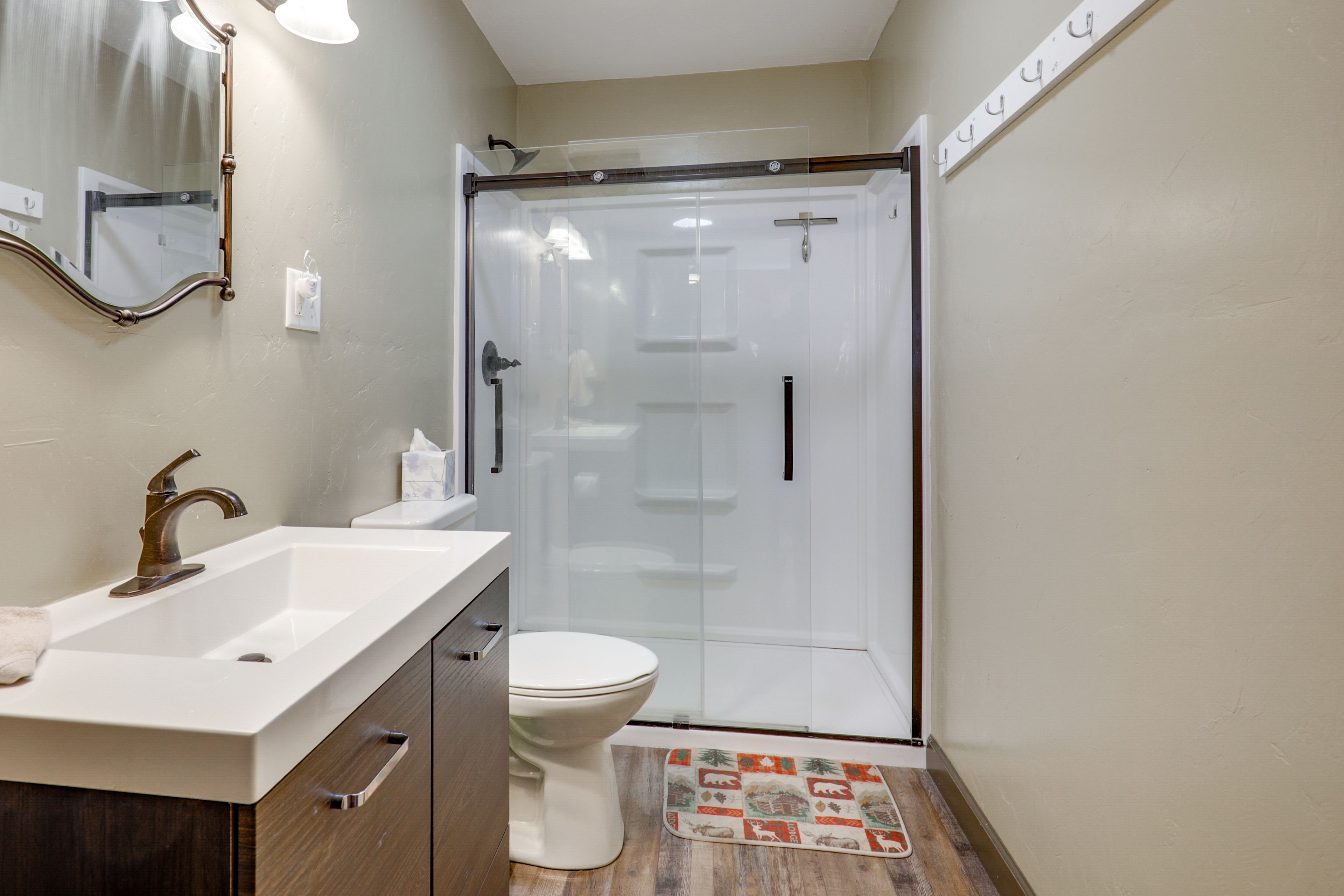 Full Bathroom | Towels Provided