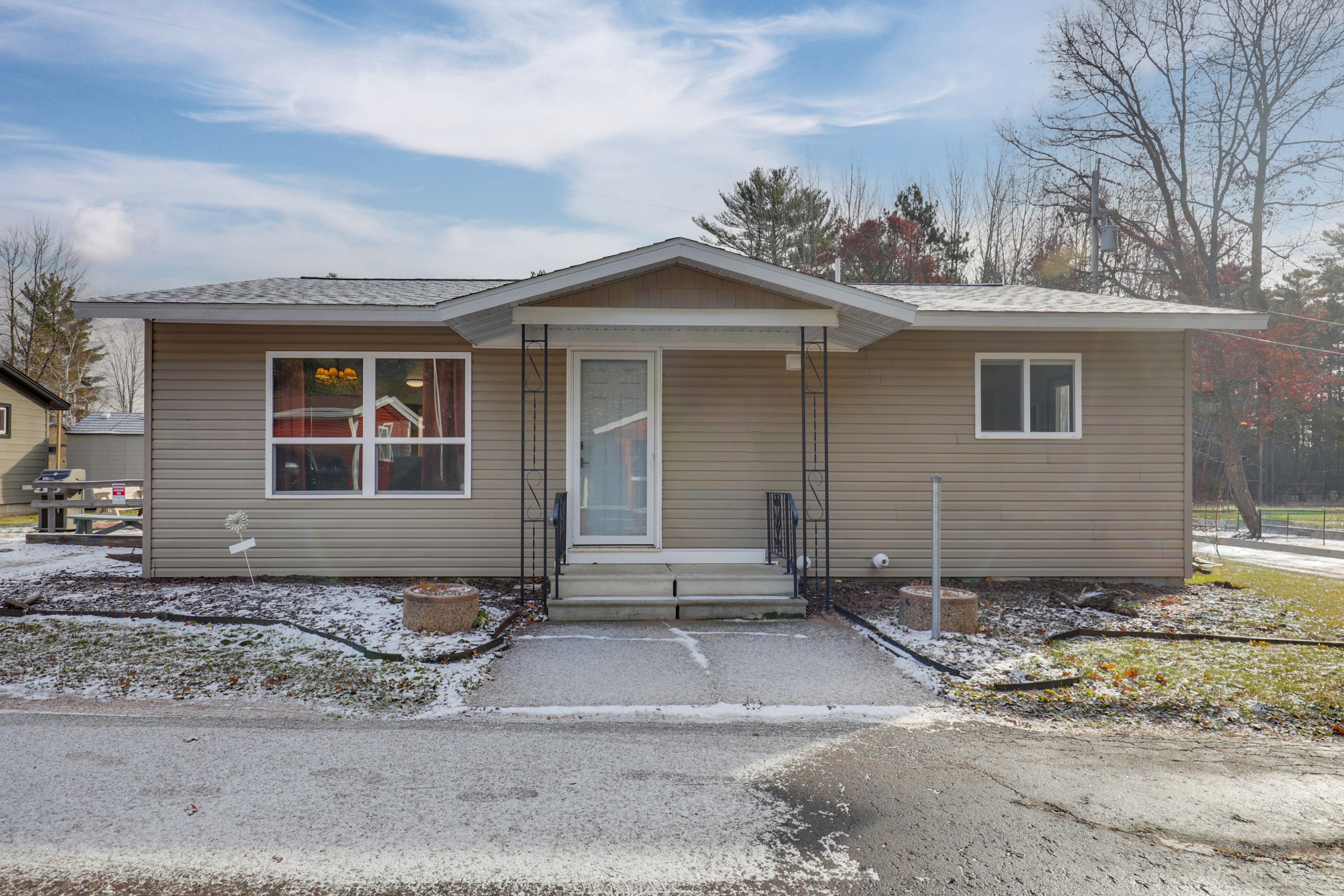 Cabin Exterior | Keyless Entry